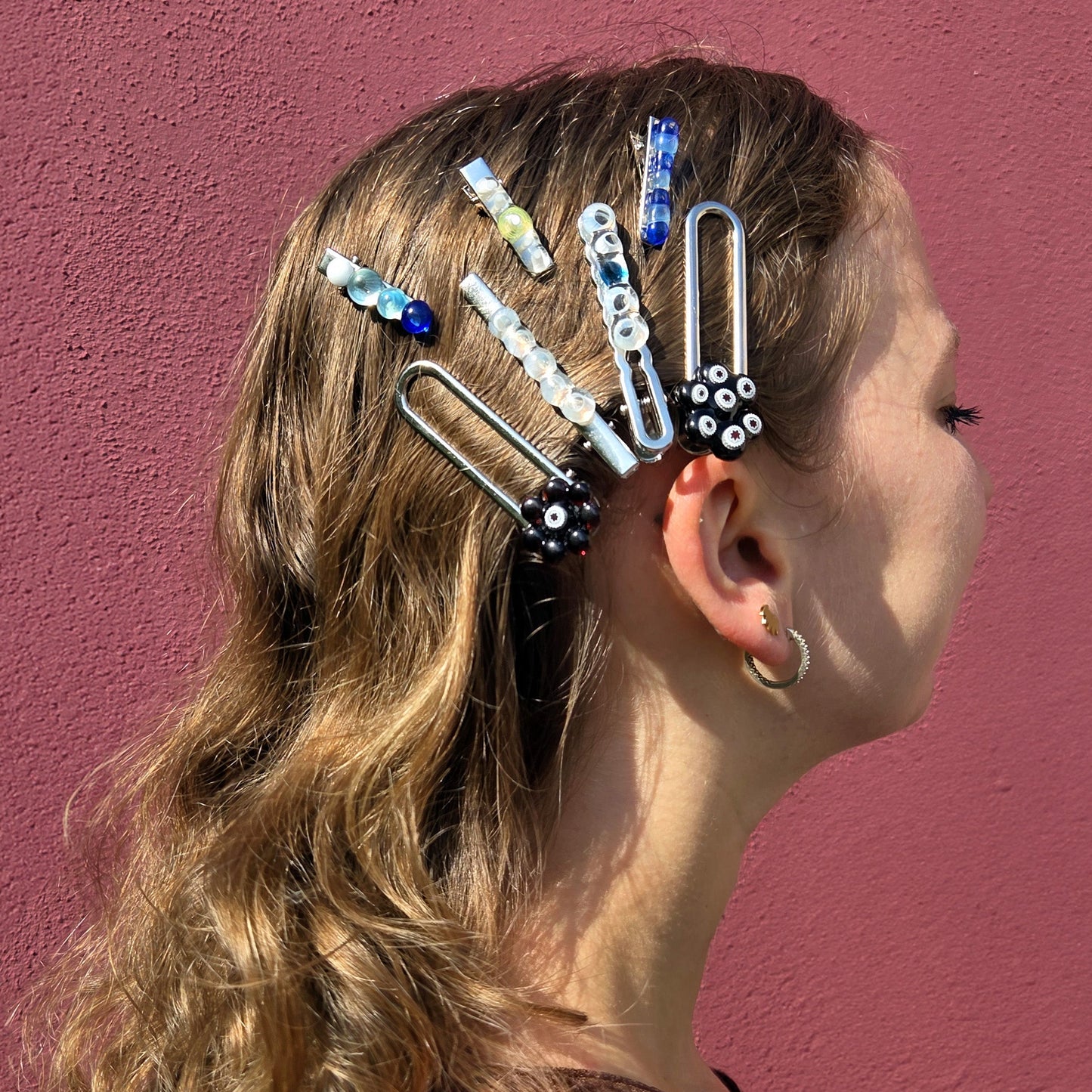 Pince à cheveux bleu blanc