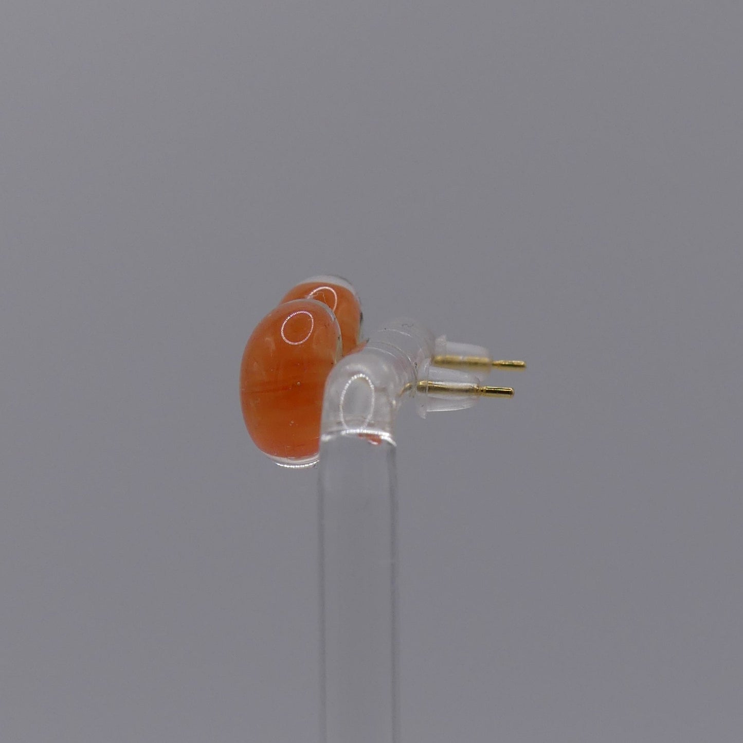 Clous d'oreilles orange