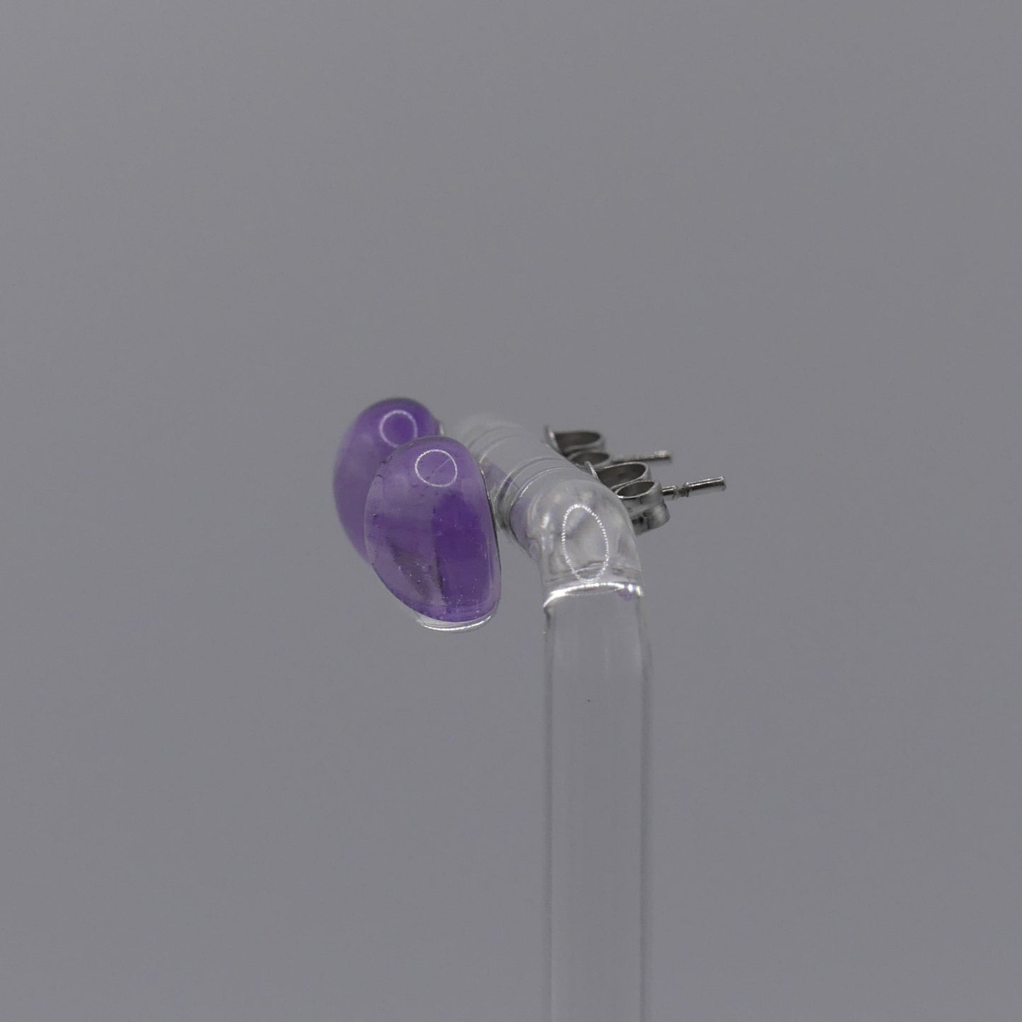 Clous d'oreilles violet