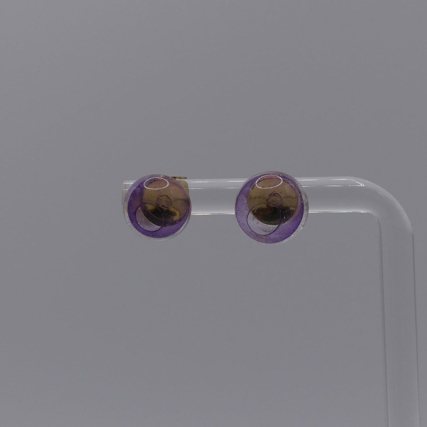 Clous d'oreilles violet
