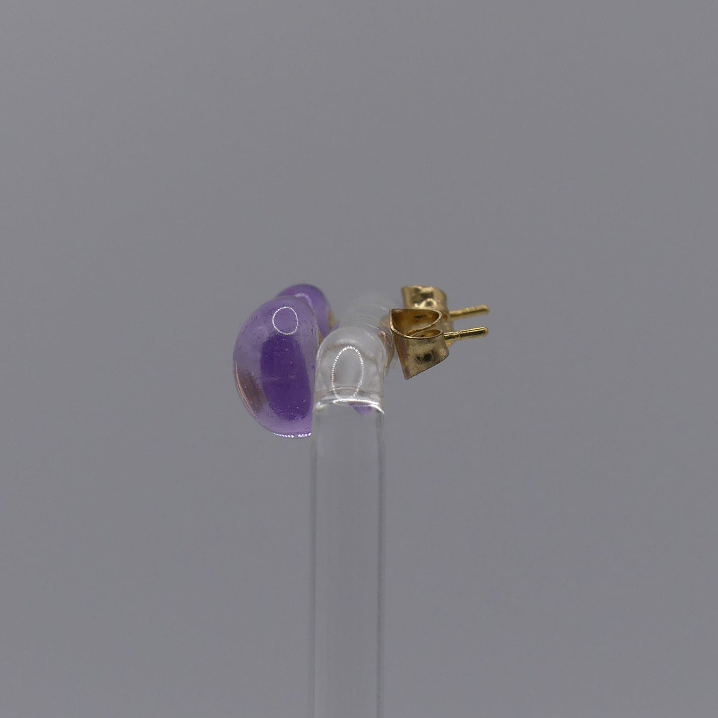 Clous d'oreilles violet