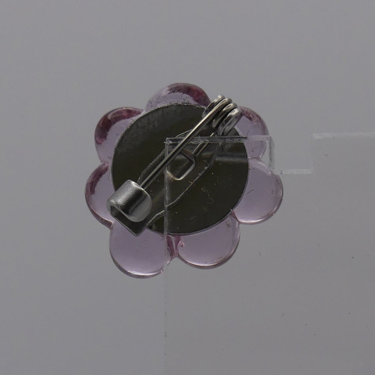 Broche violet transparent