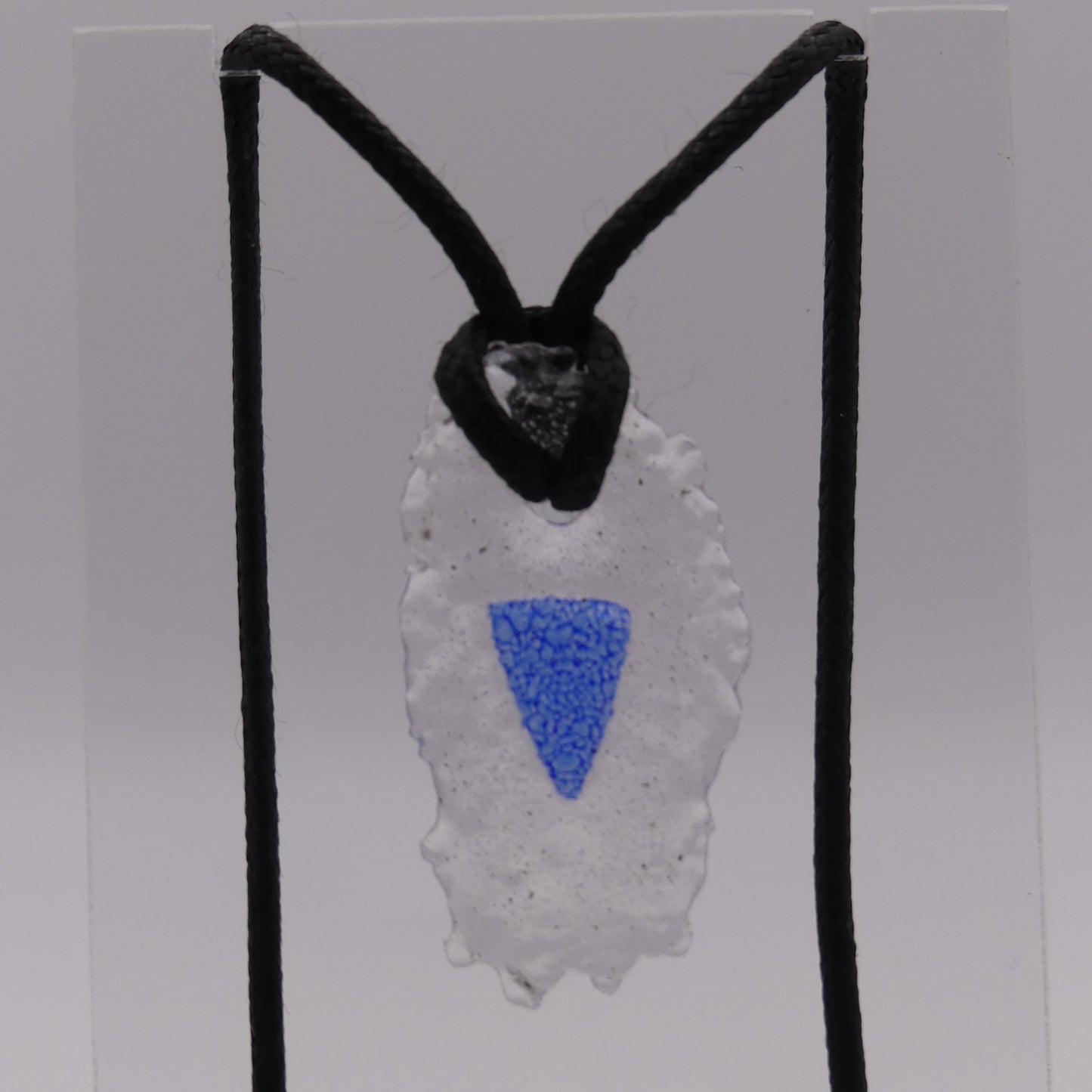 Collier bleu
