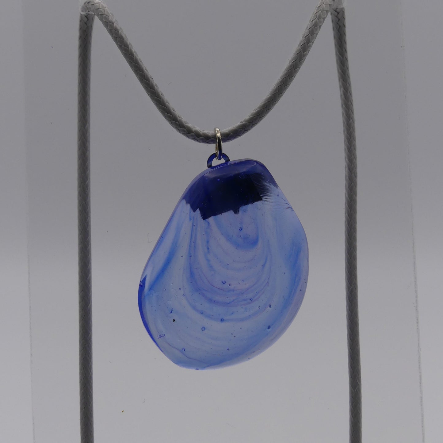 Collier bleu