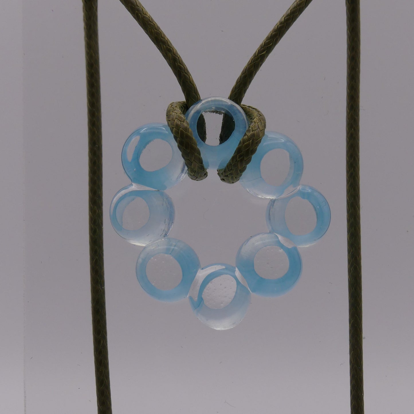 Collier bleu