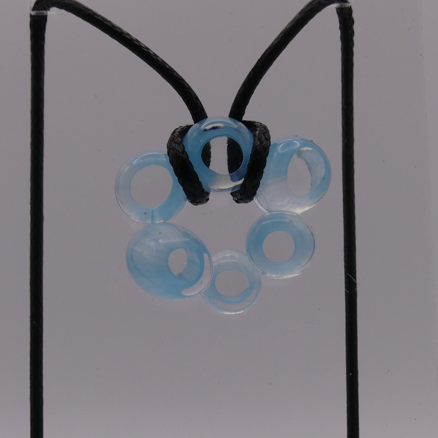 Collier bleu