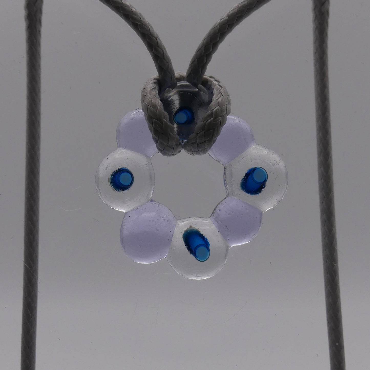 Collier bleu violet