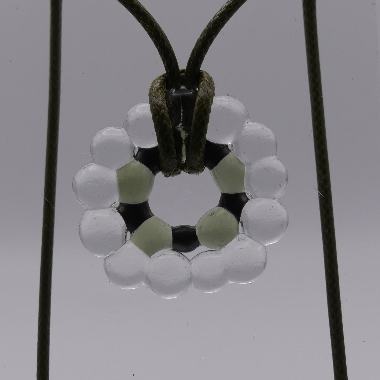Collier vert gris