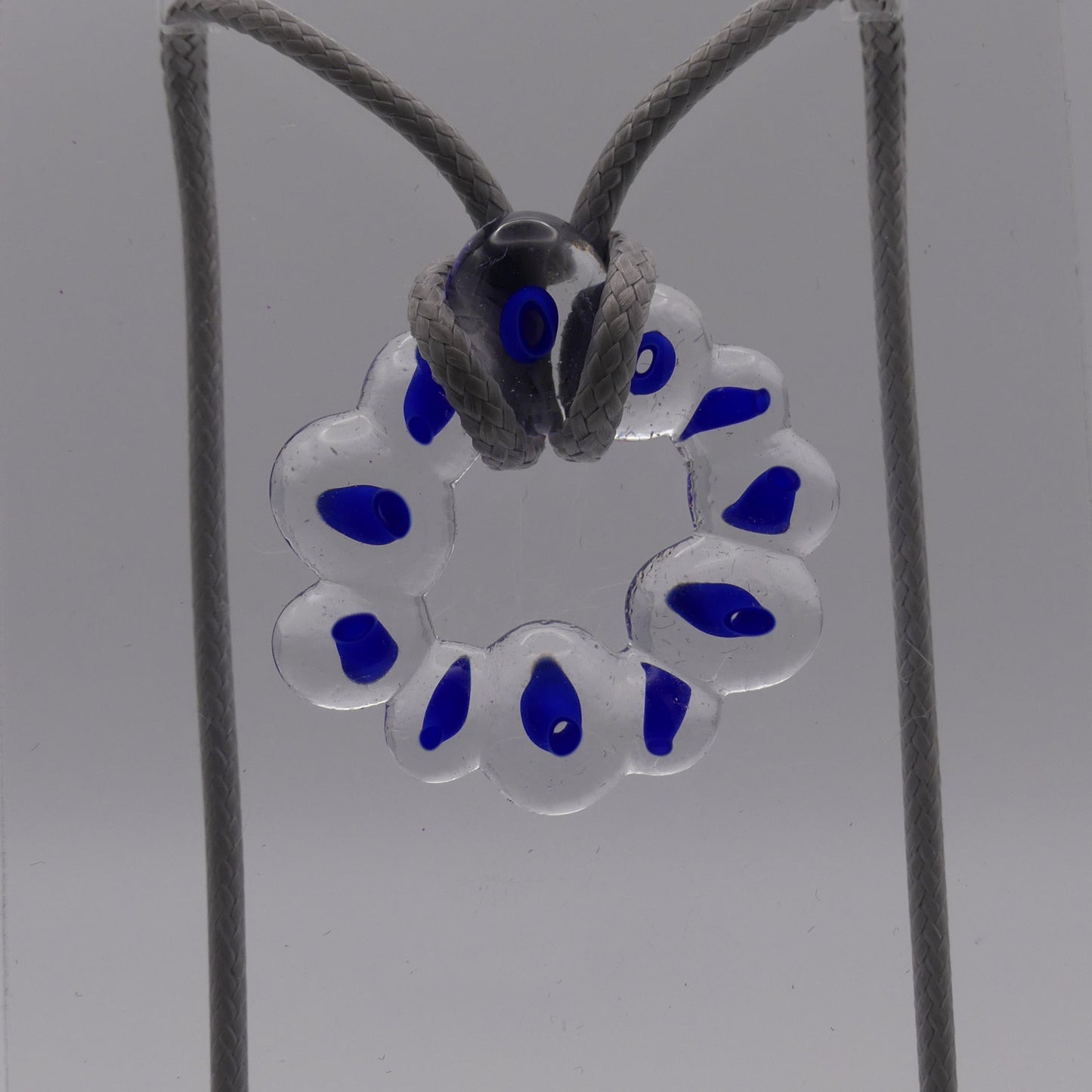 Collier bleu