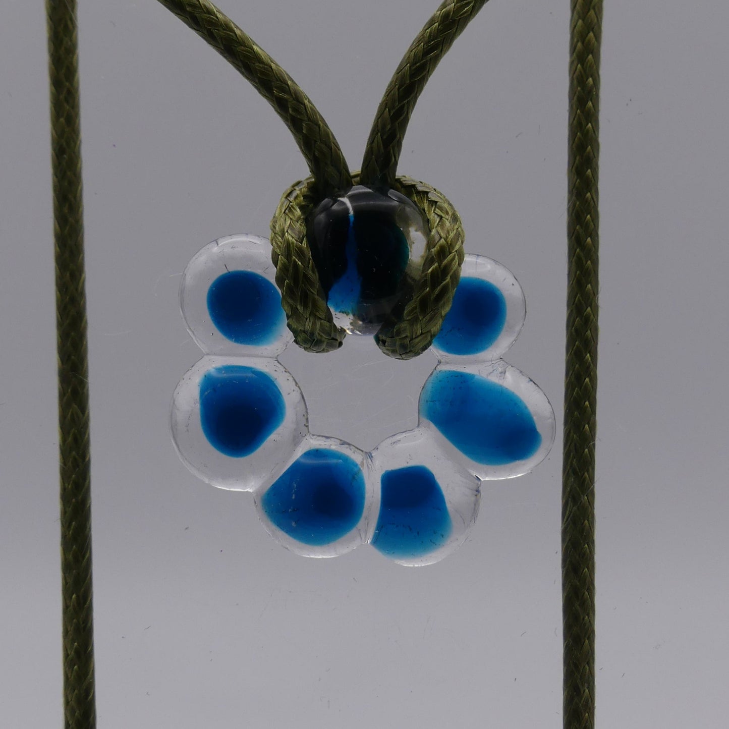 Collier bleu