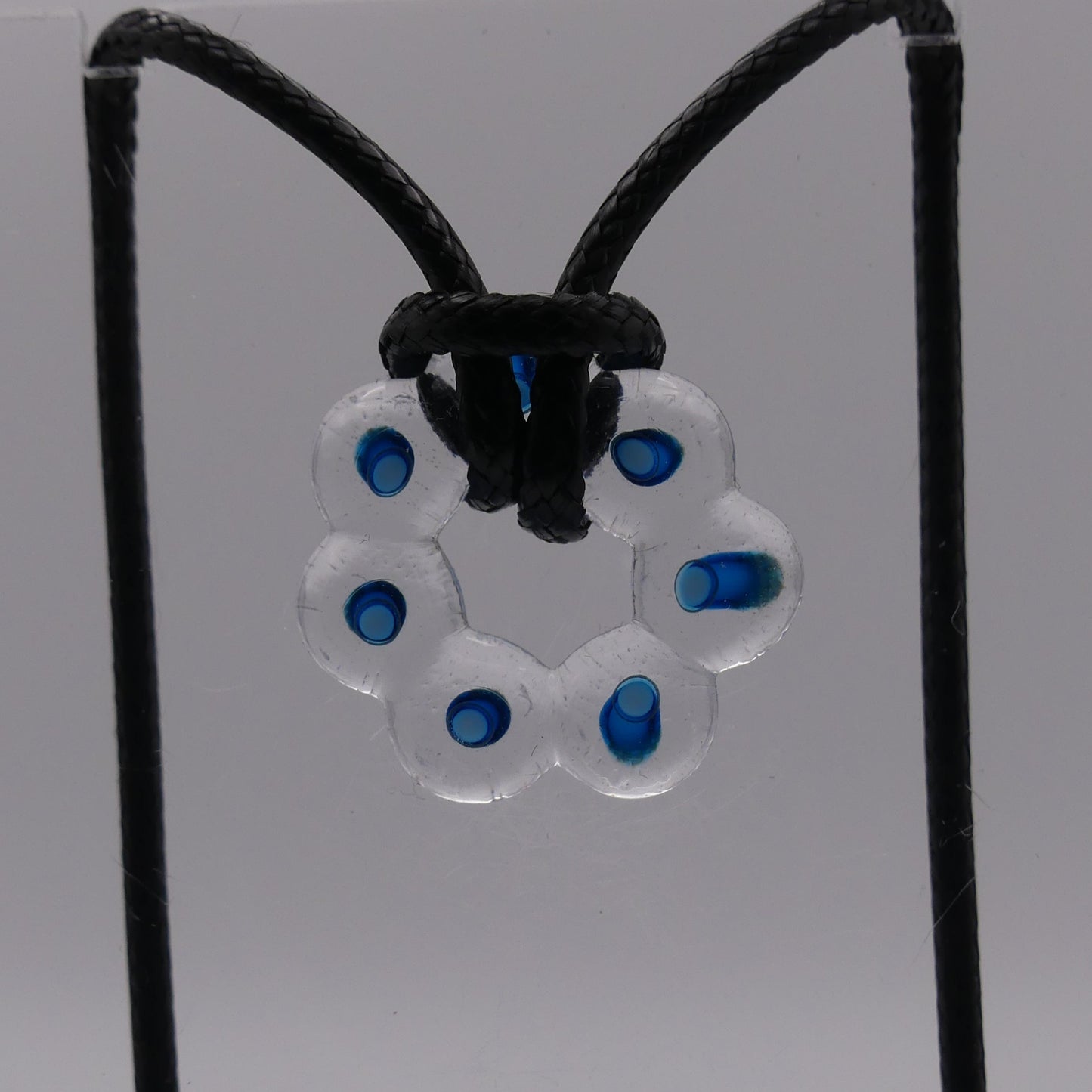Collier bleu