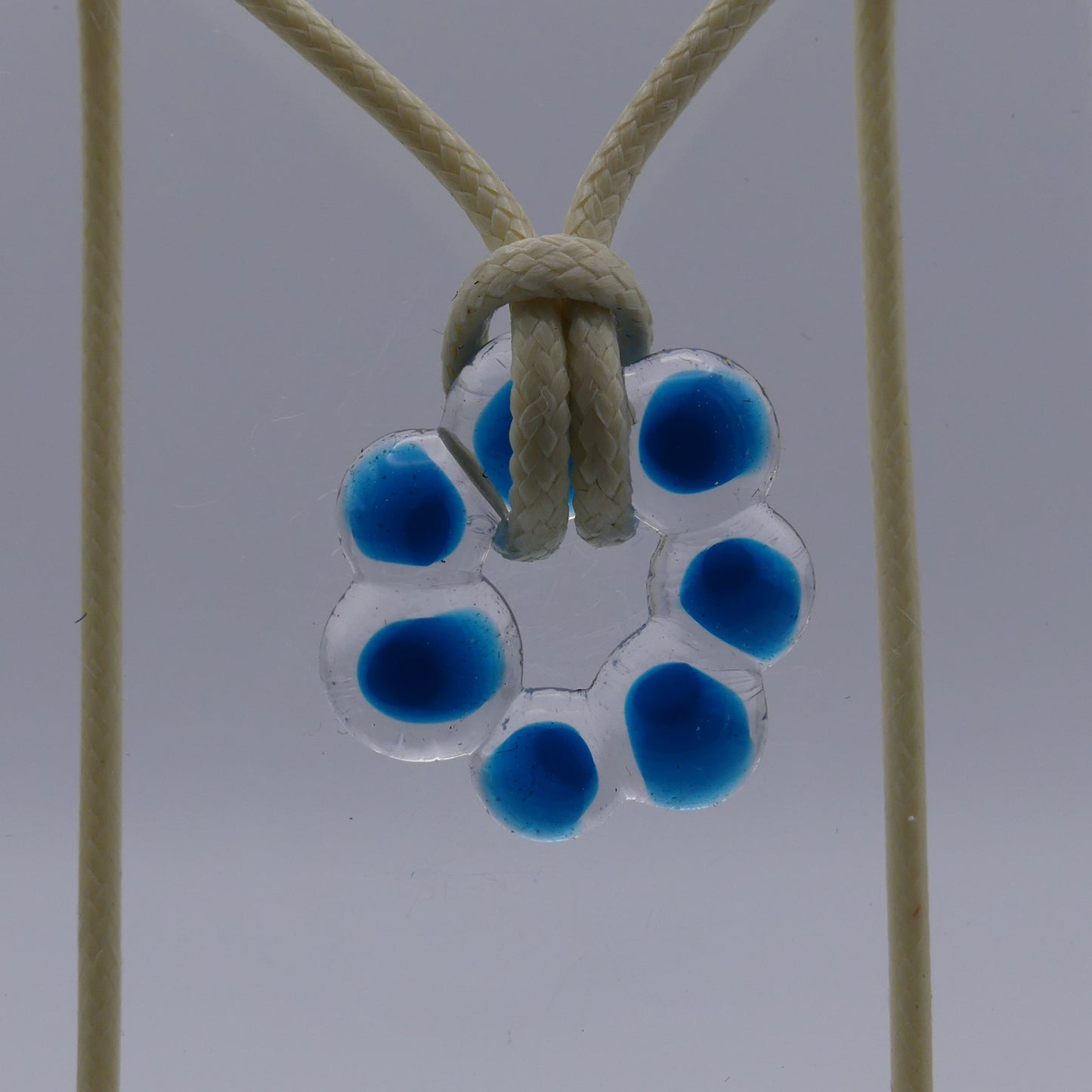 Collier bleu