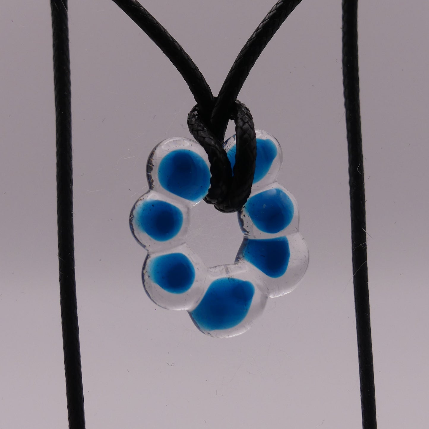 Collier bleu