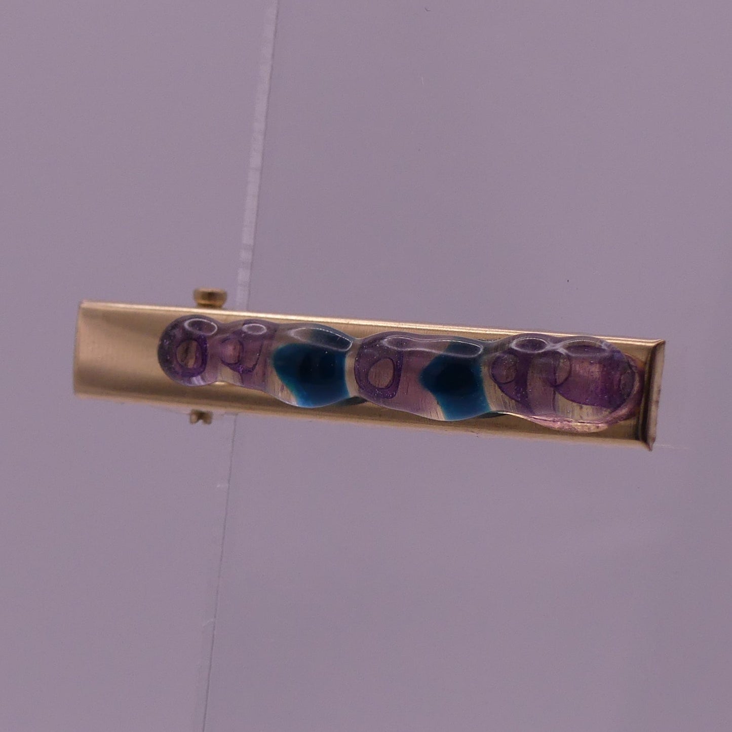 Pince à cheveux violet bleu