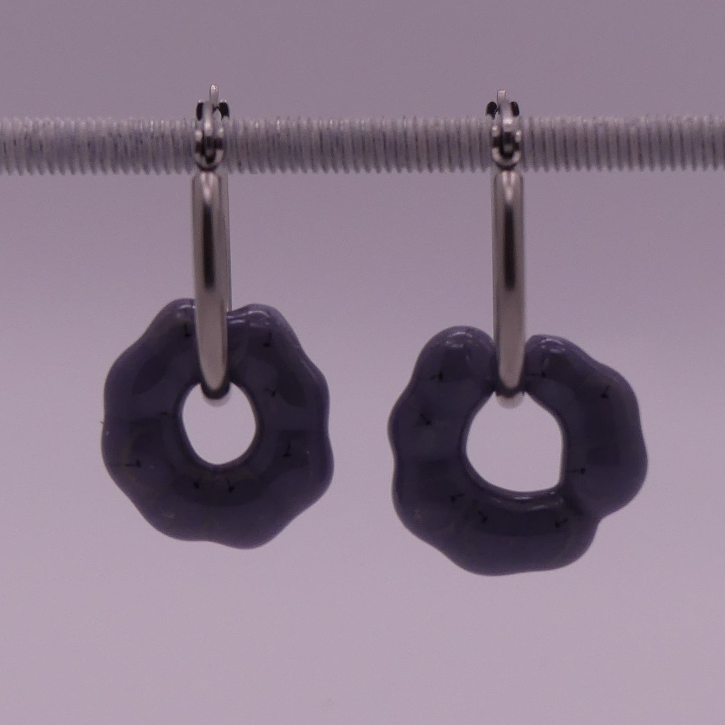 Boucles d'oreilles violet argenté