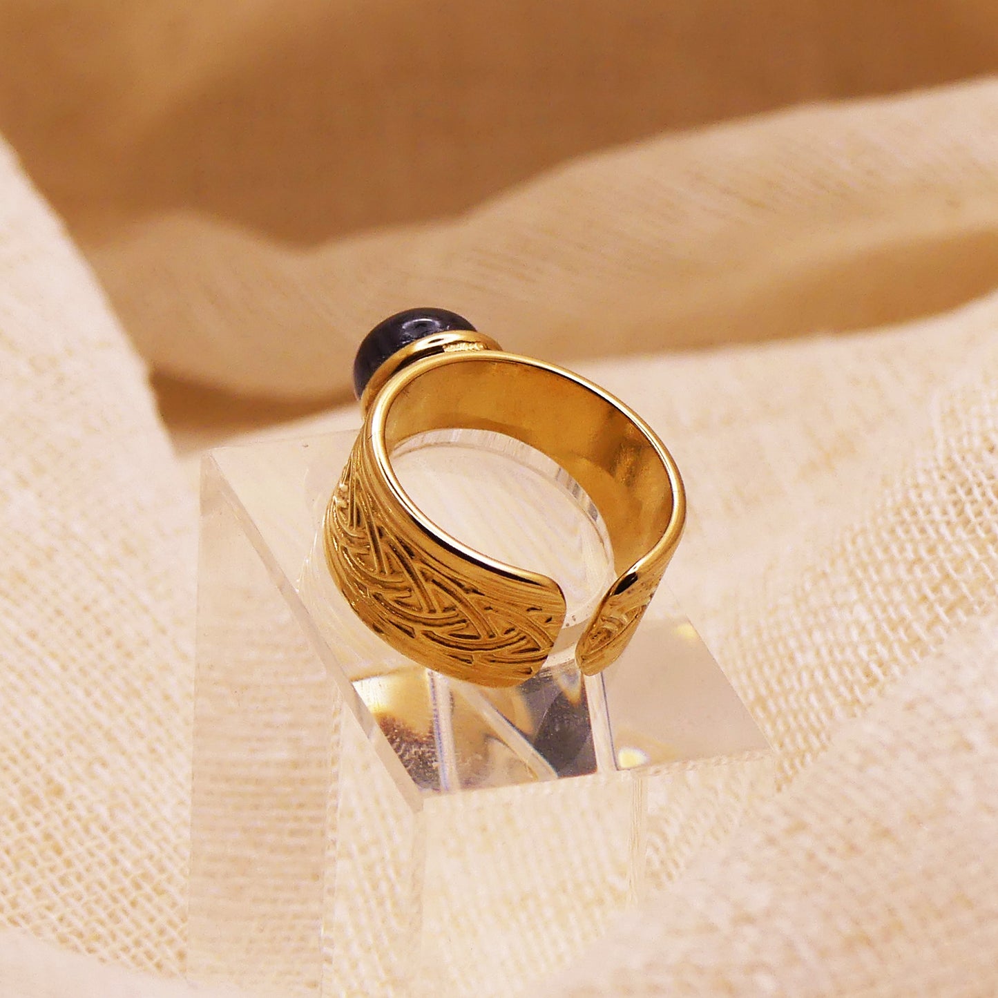 Bague noire et violette