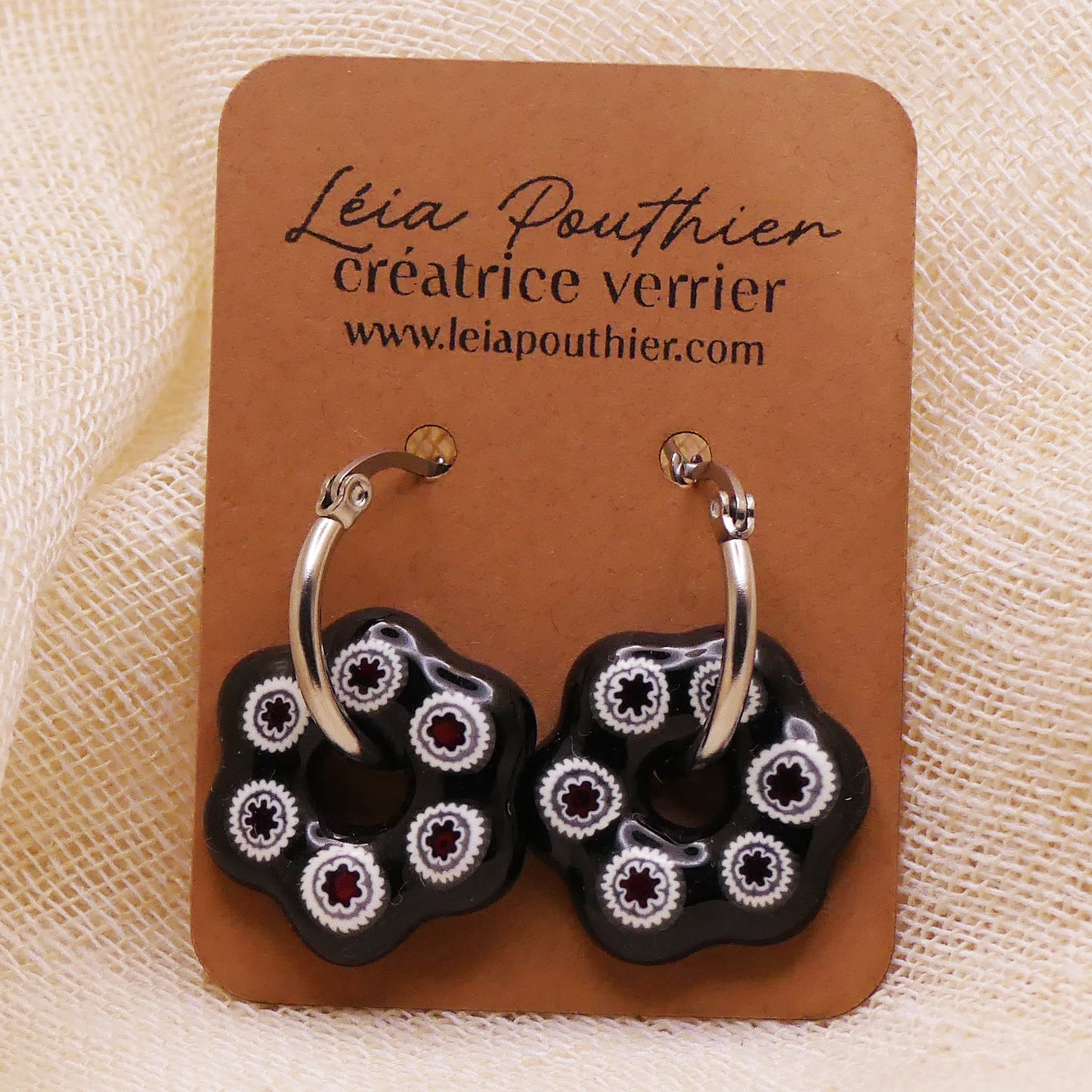 Boucles d'oreilles noires motifs