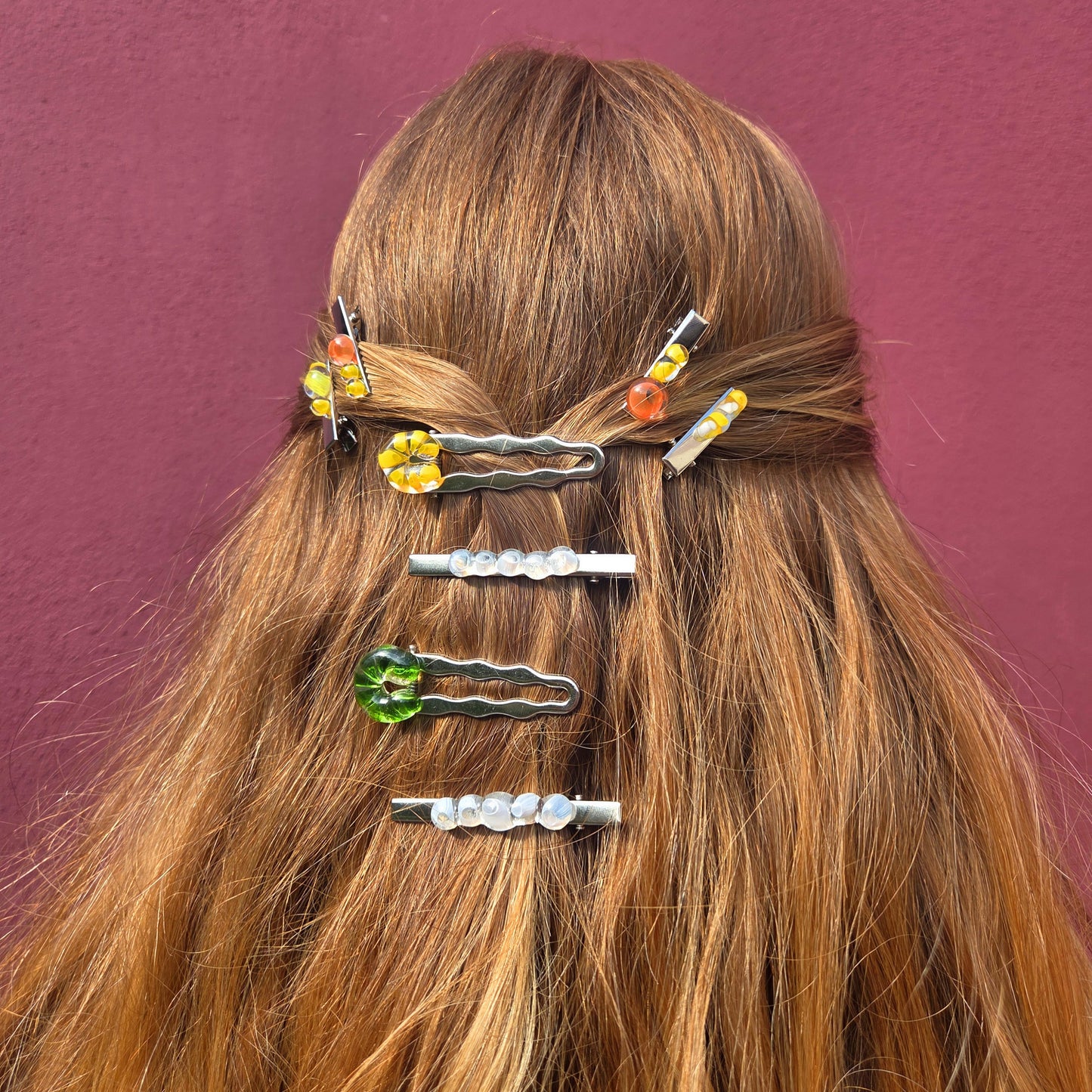 Pince à cheveux jaune