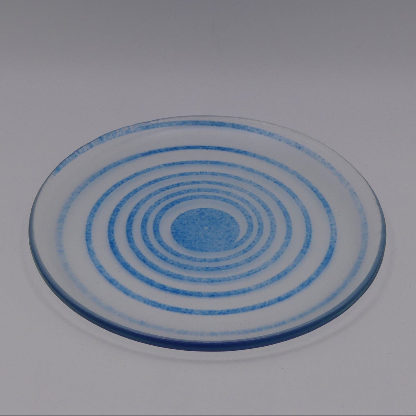 Assiette à thé spirale transparente bleu