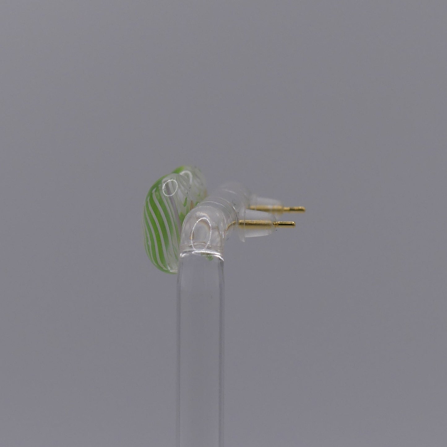 Clous d'oreilles vert blanc
