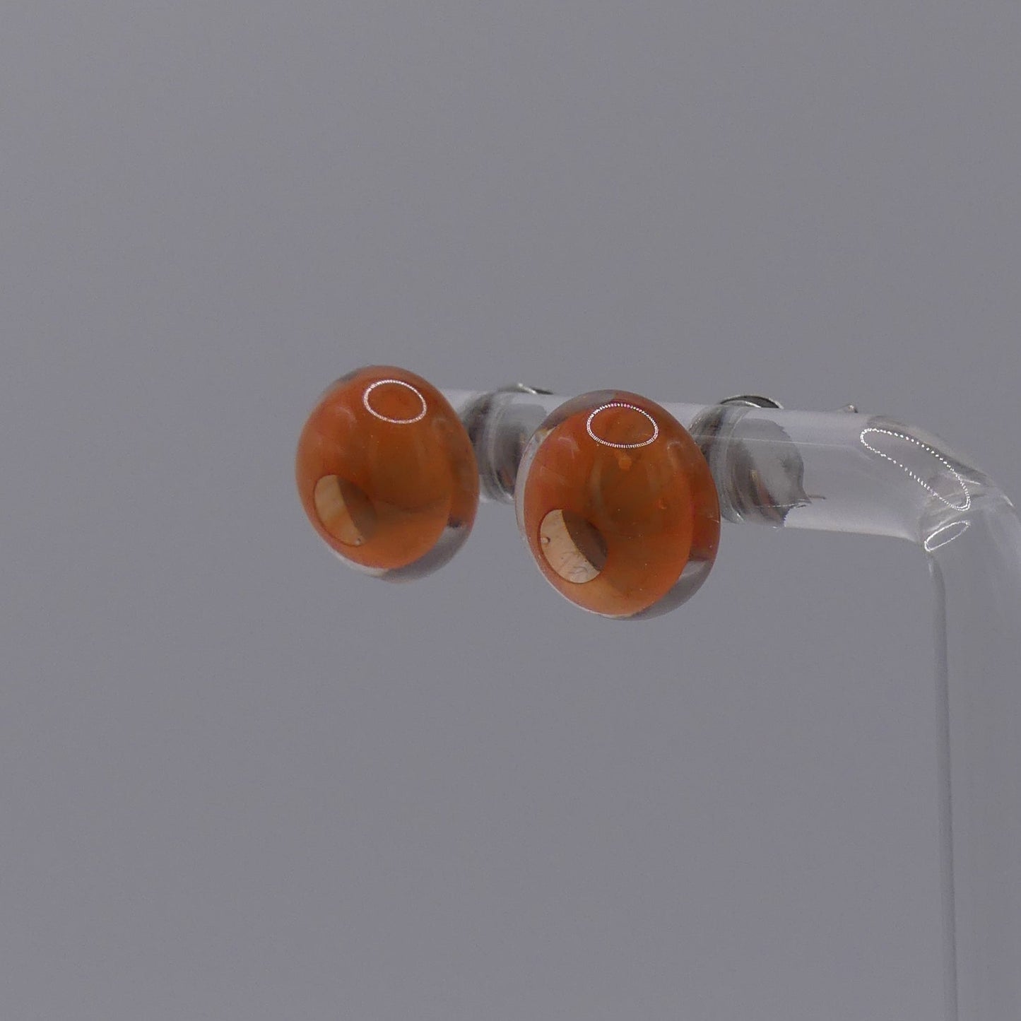 Clous d'oreilles orange