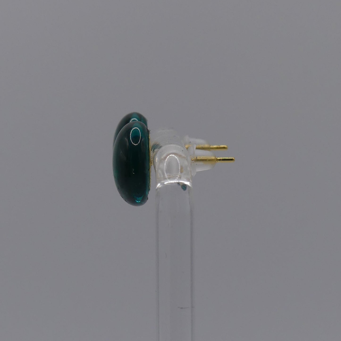Clous d'oreilles vert foncé
