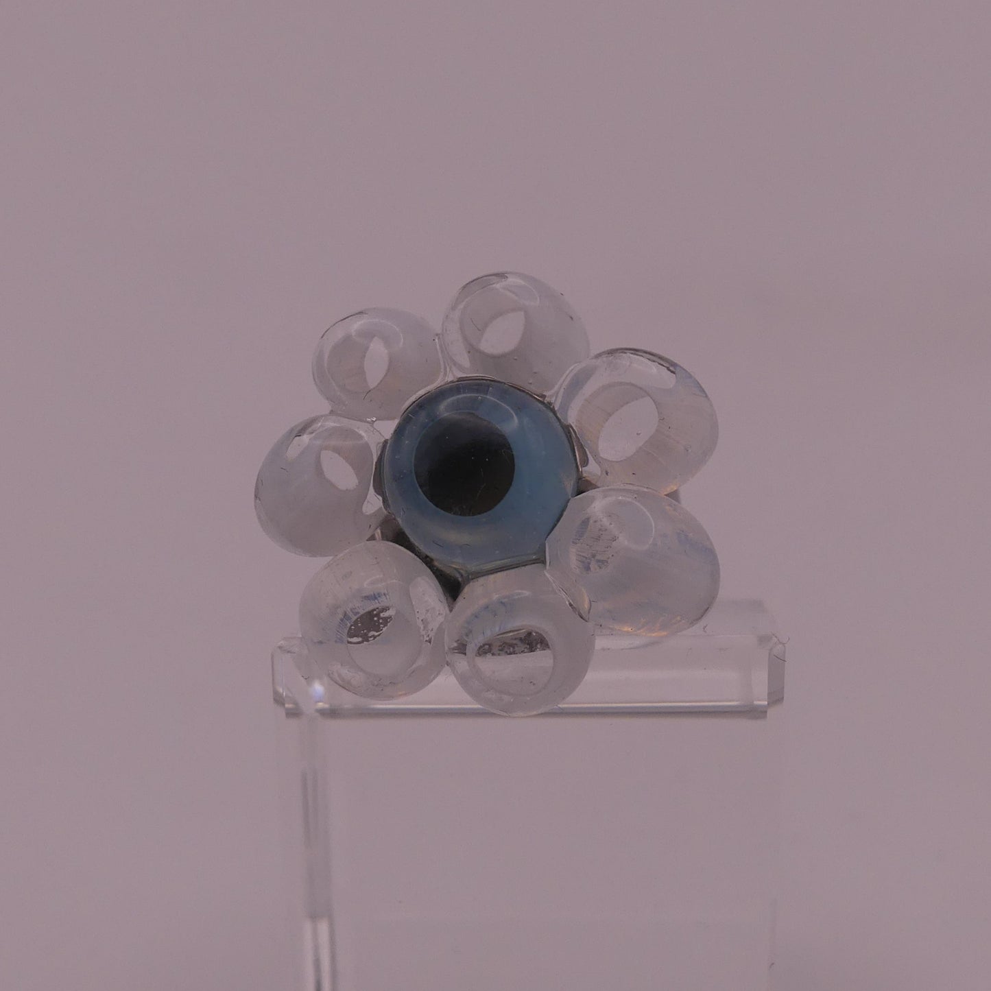 Bague blanche bleue
