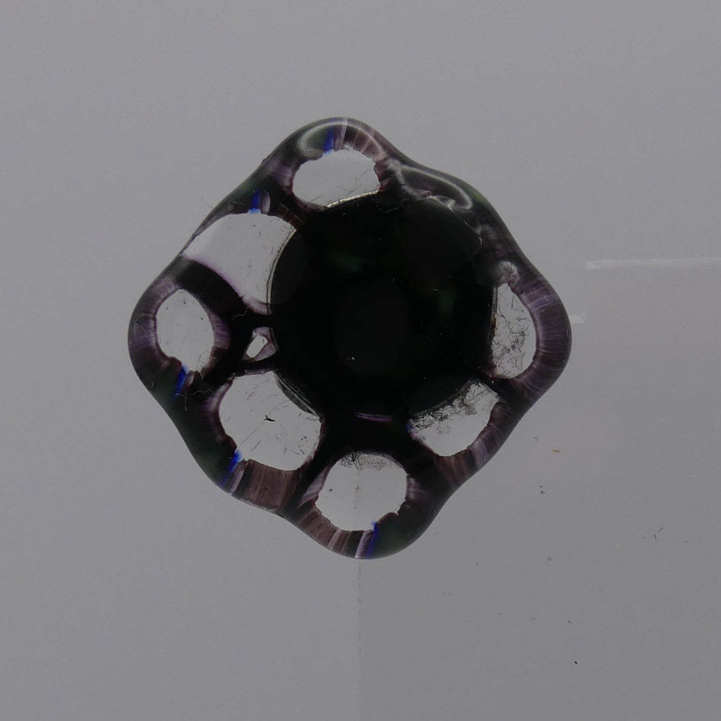 Broche noir