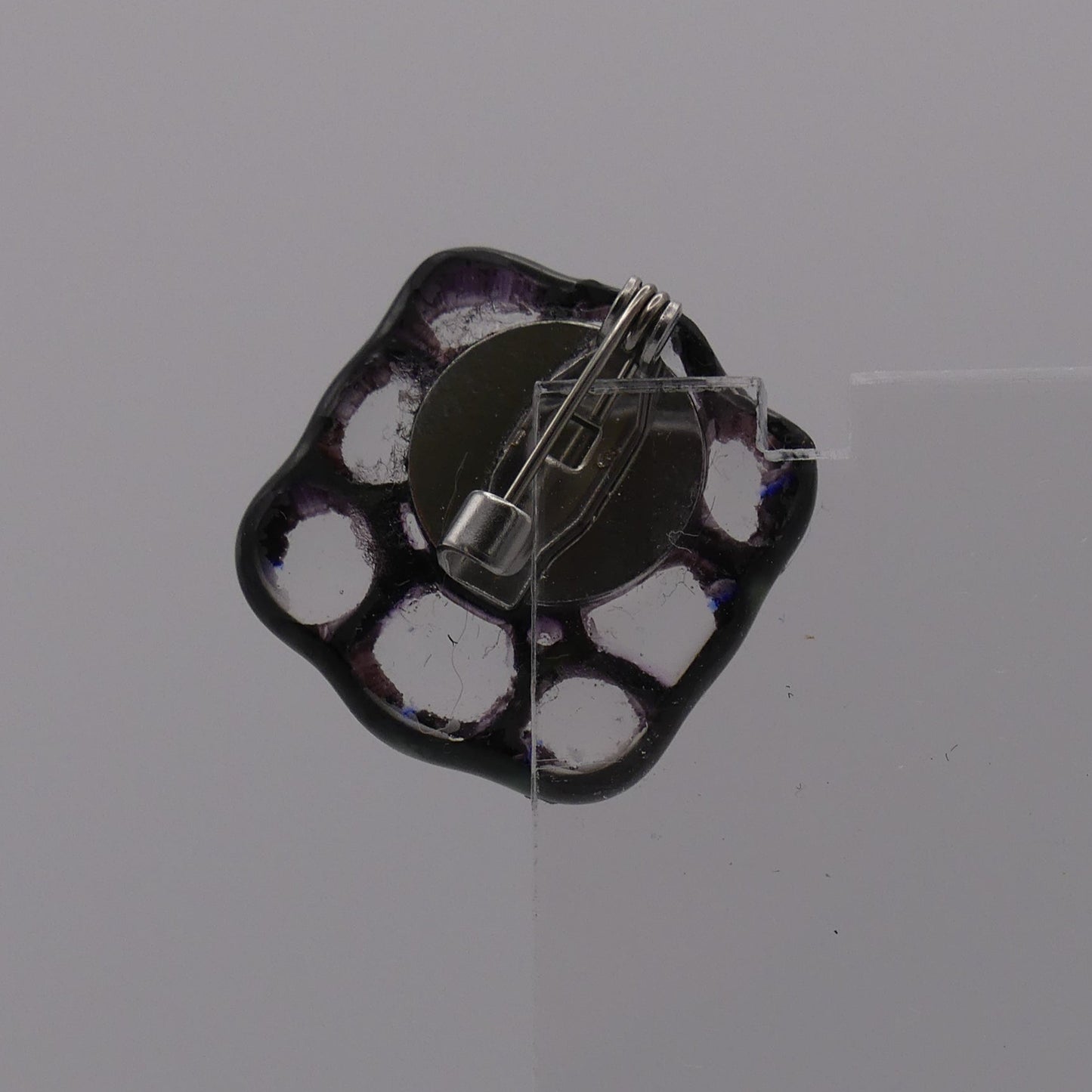 Broche noir