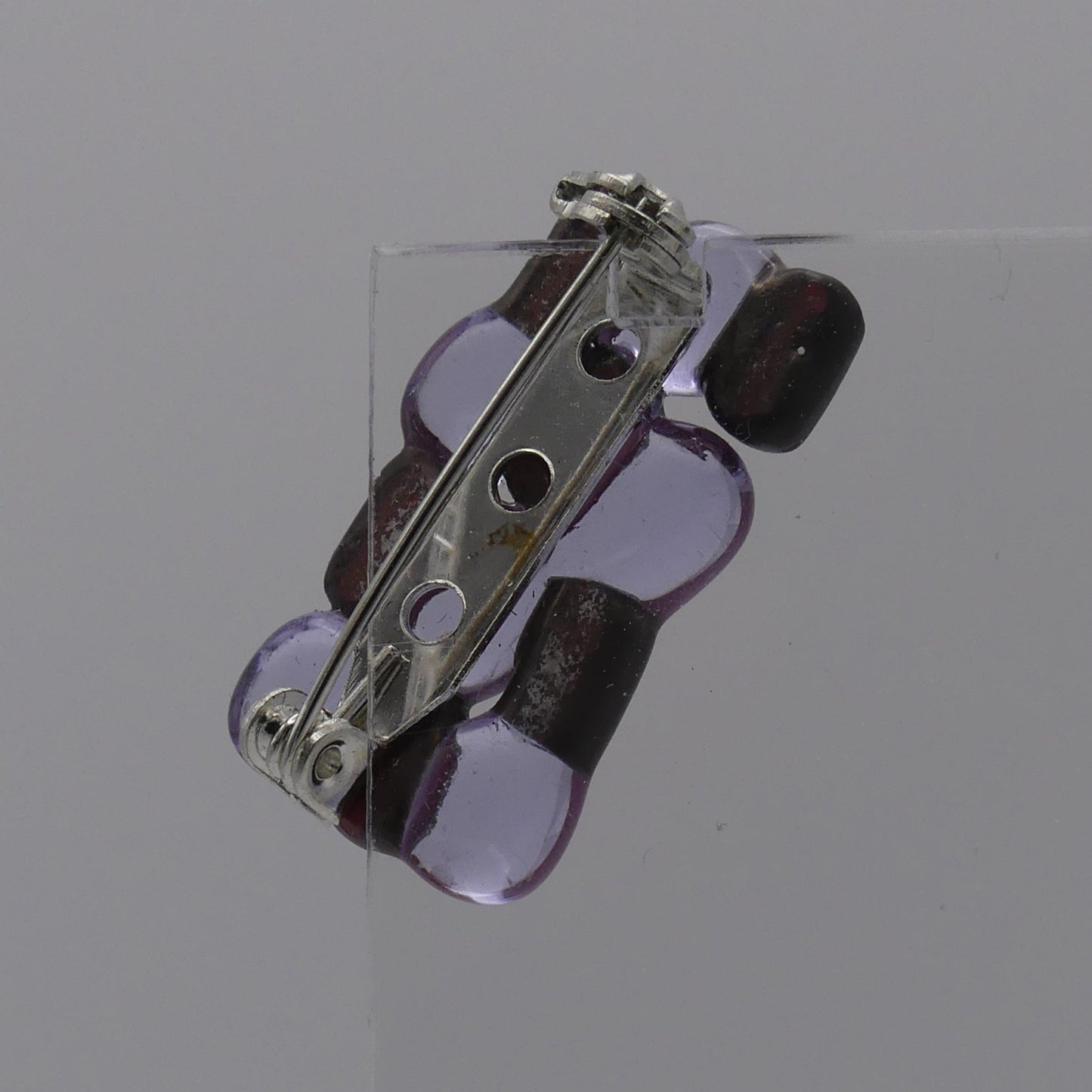Broche violet transparent argenté