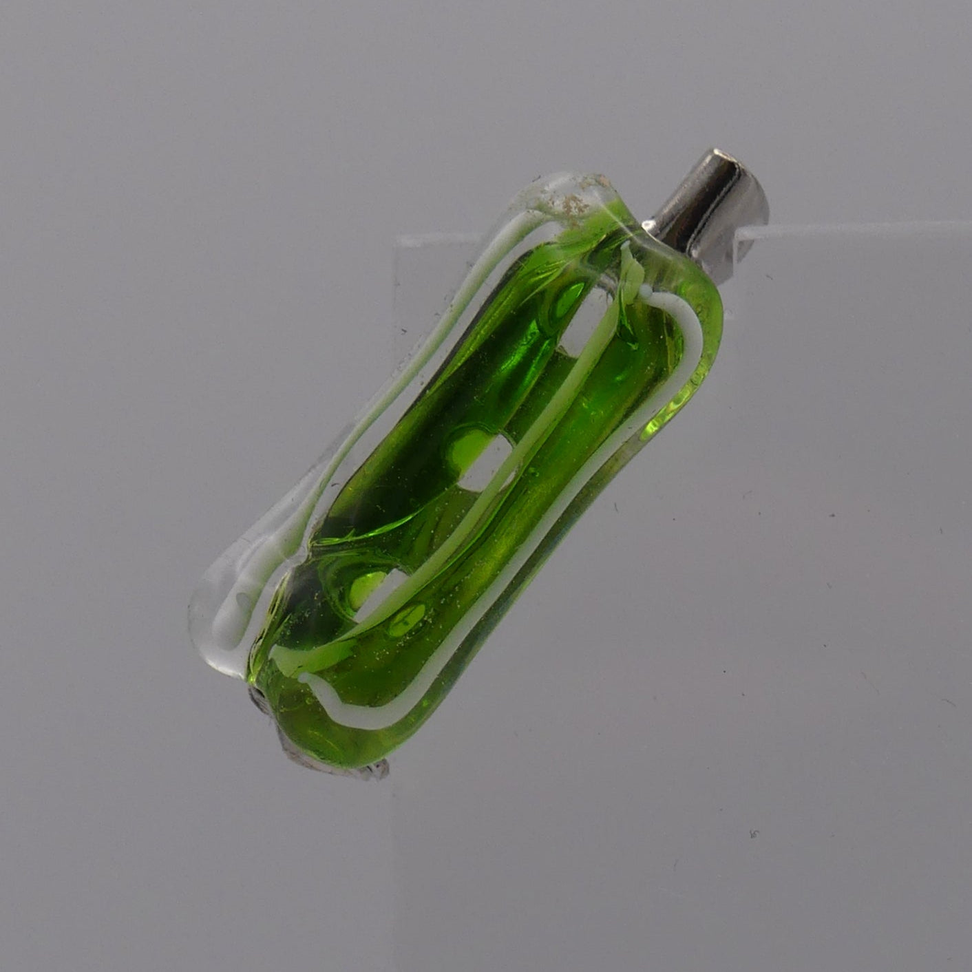Broche vert blanc