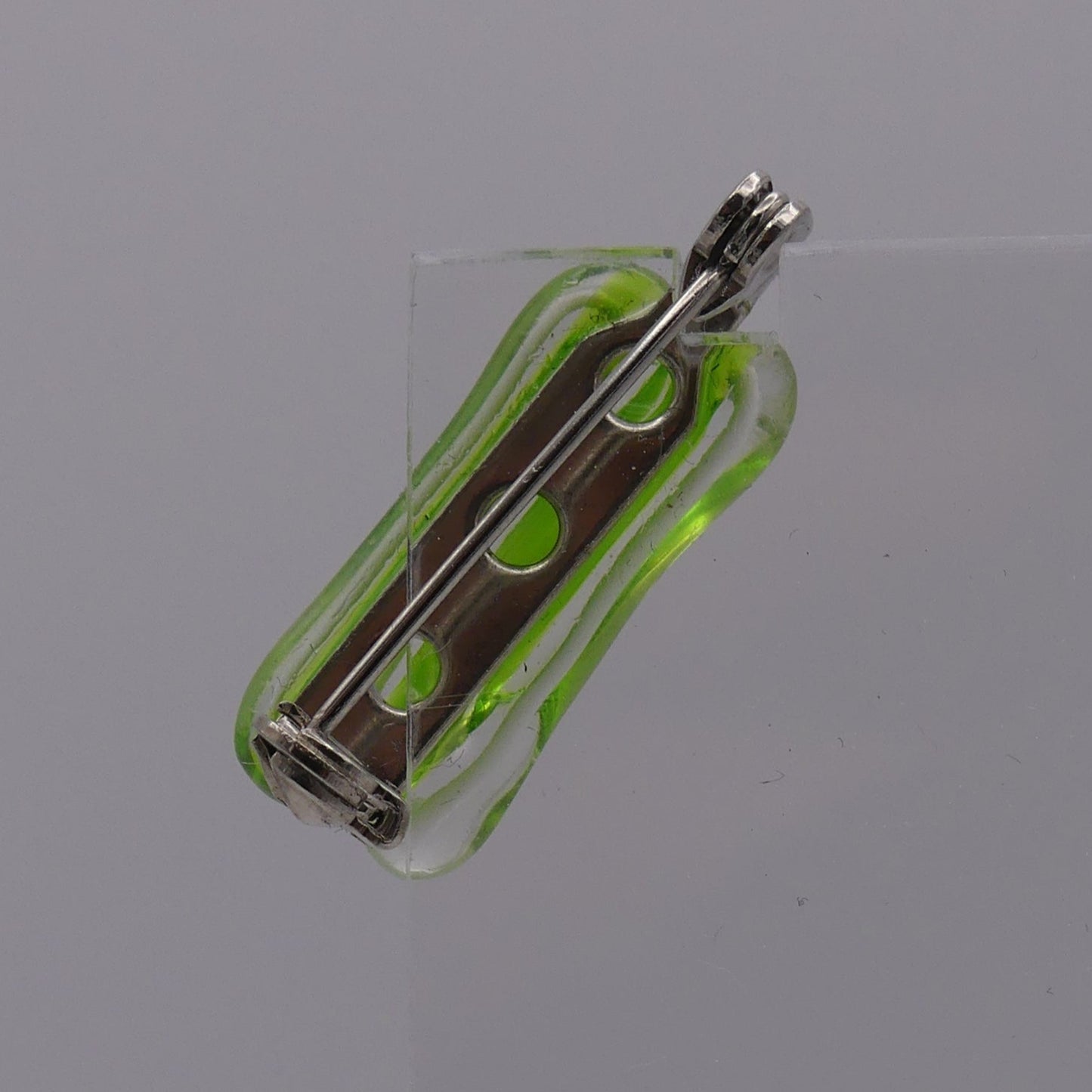 Broche vert blanc
