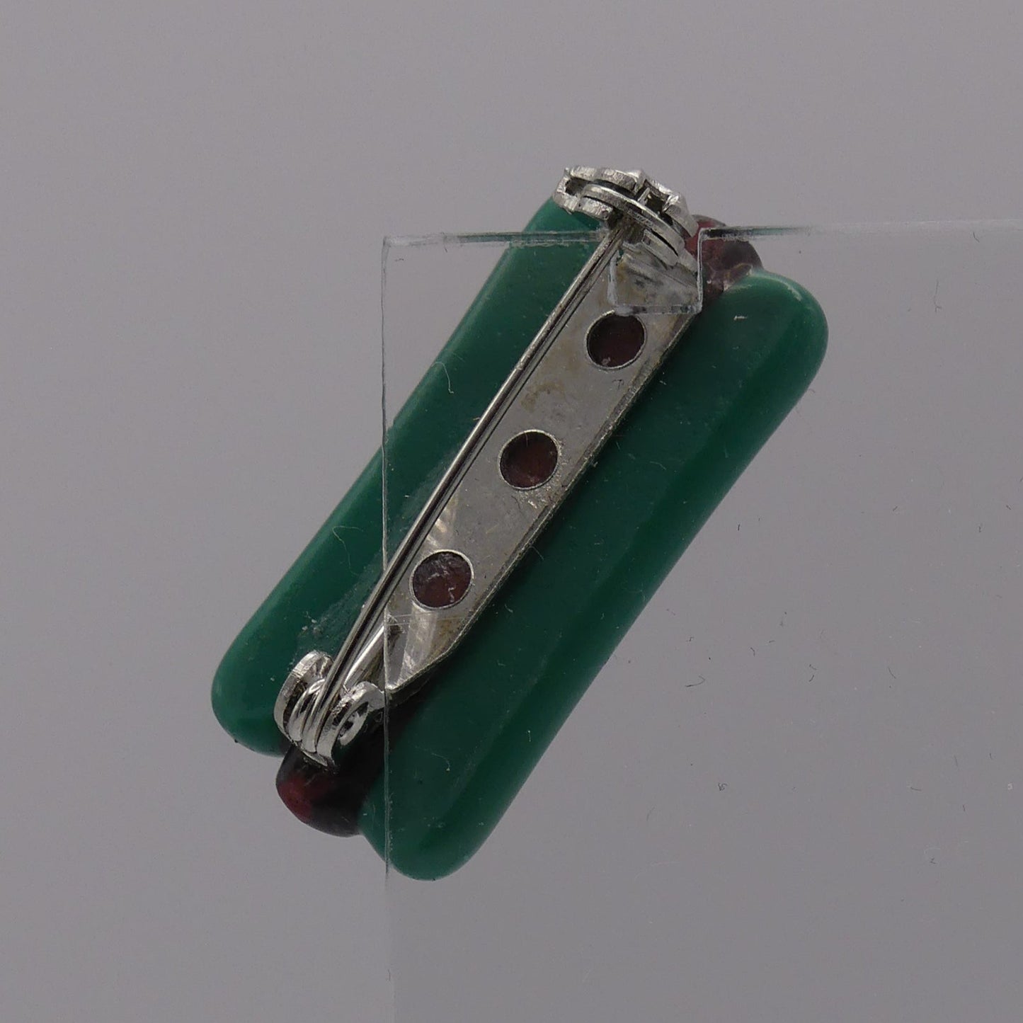 Broche vert gris