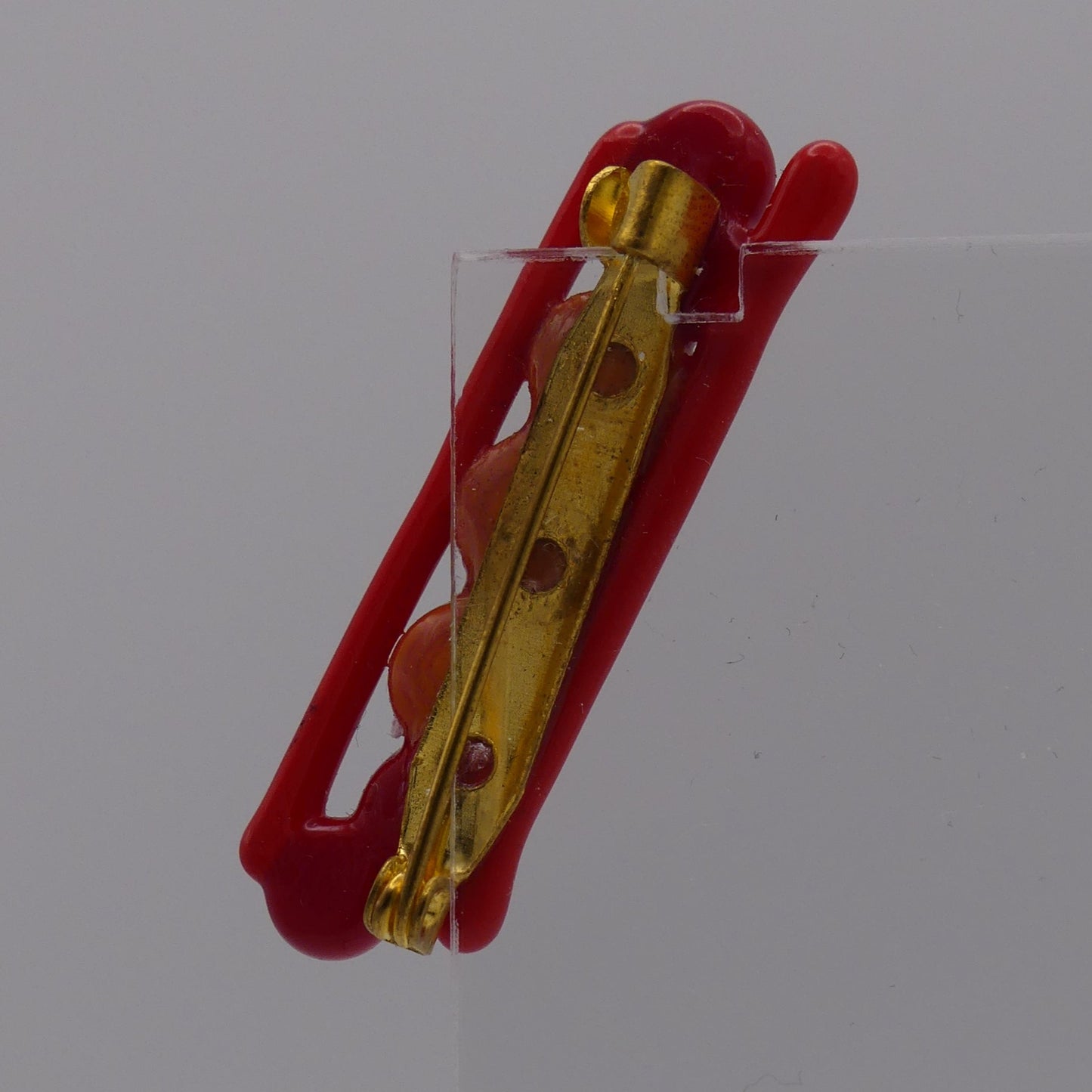 Broche rouge orange