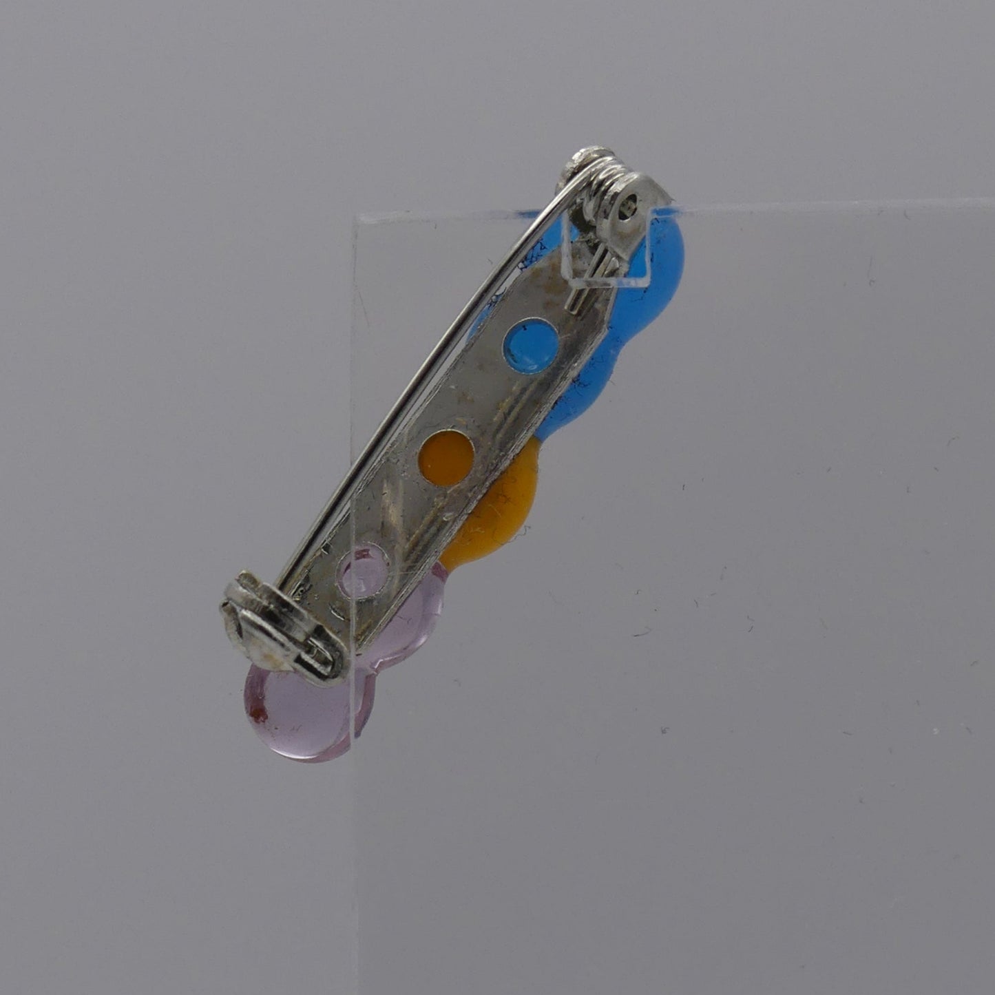 Broche bleu jaune rose