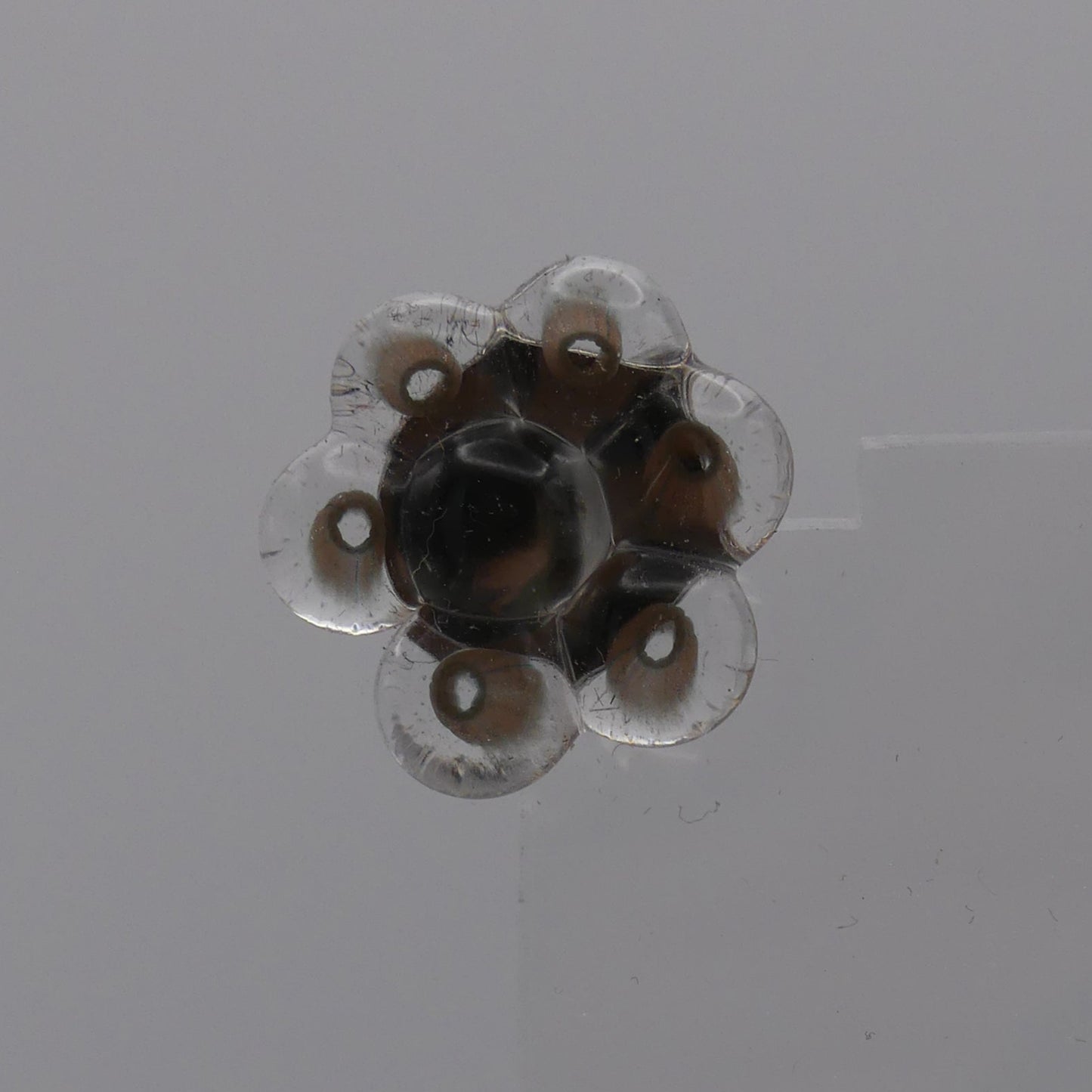 Broche doré