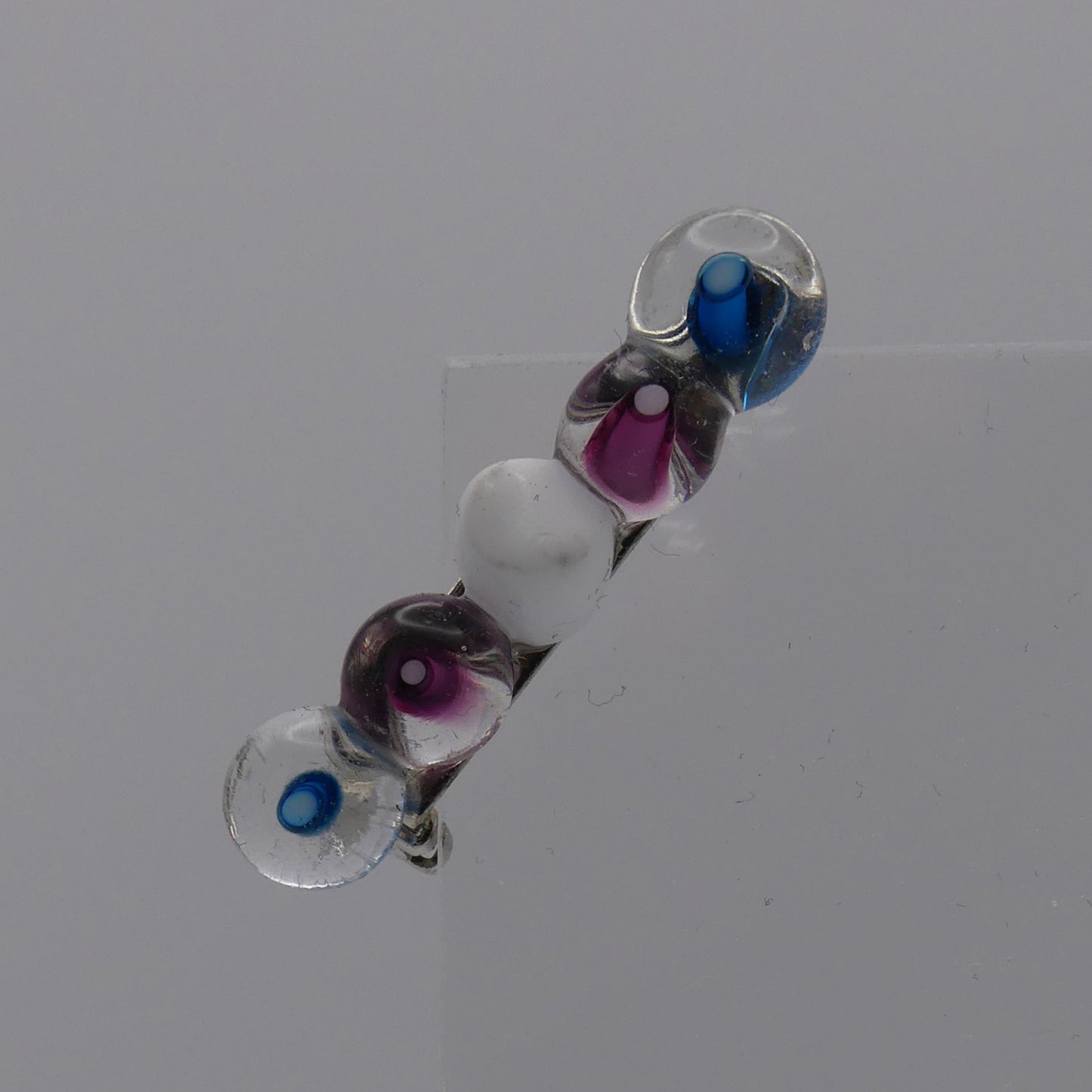 Broche bleu blanc rose