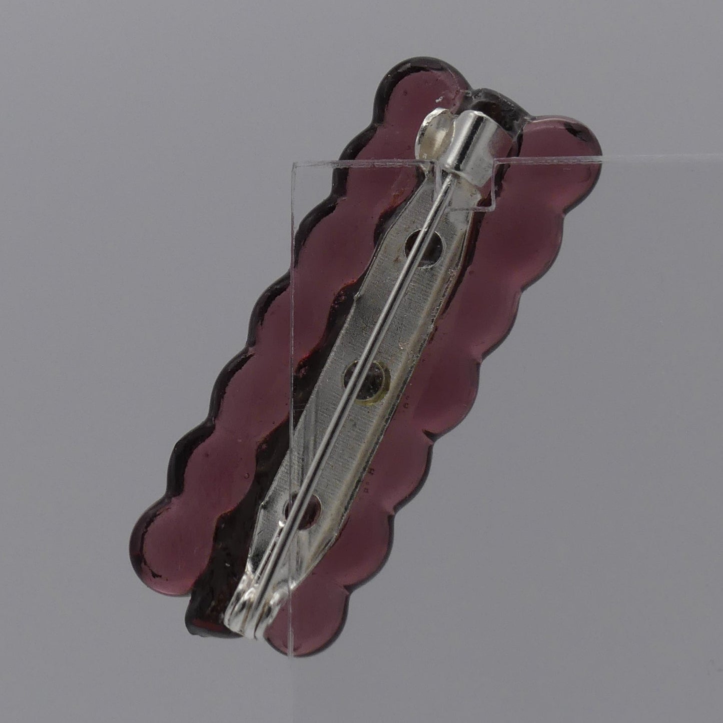 Broche violet gris