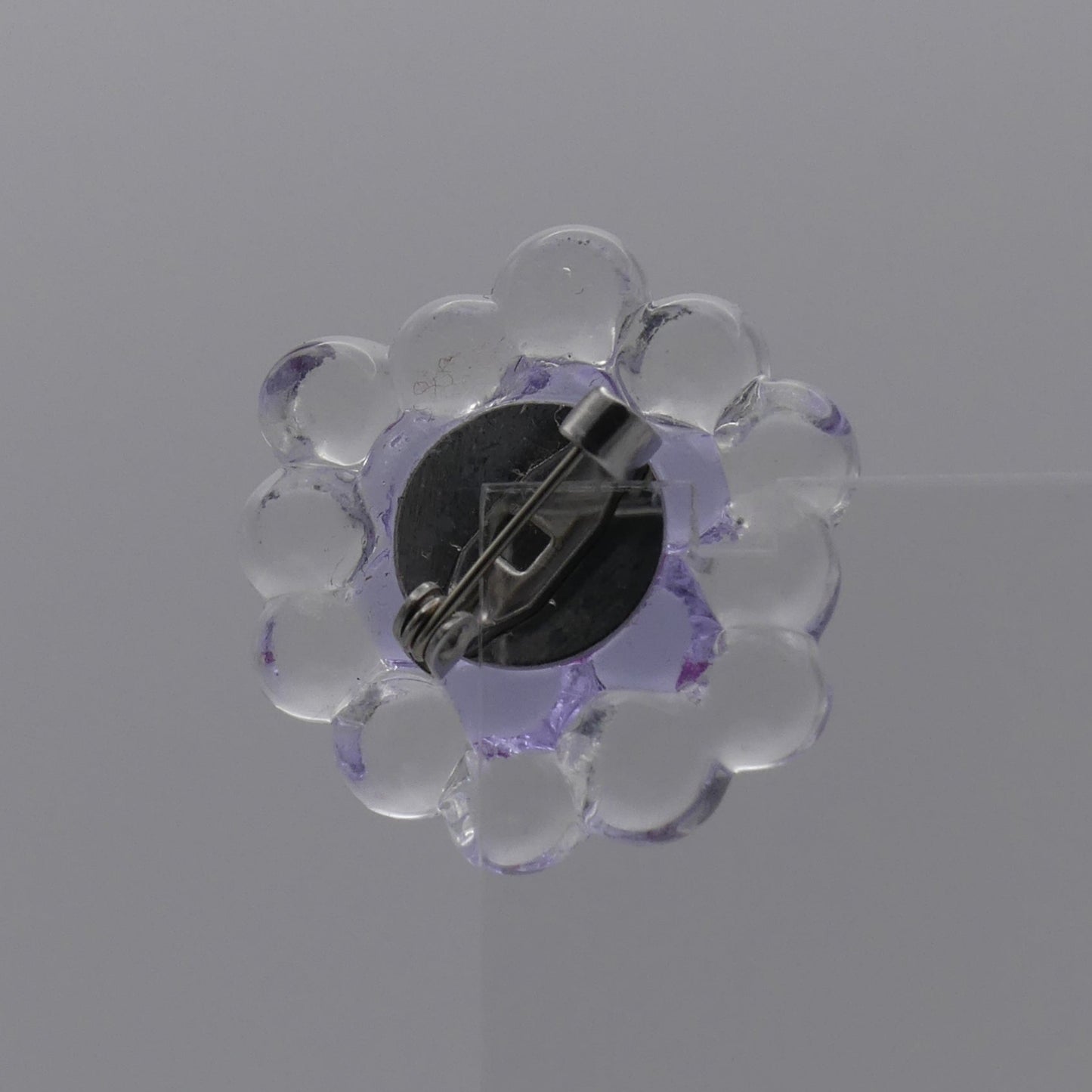 Broche violet transparent