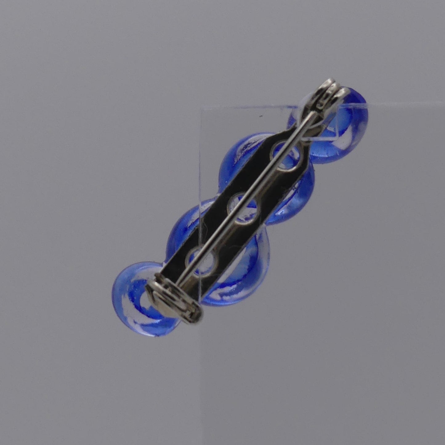 Broche bleu
