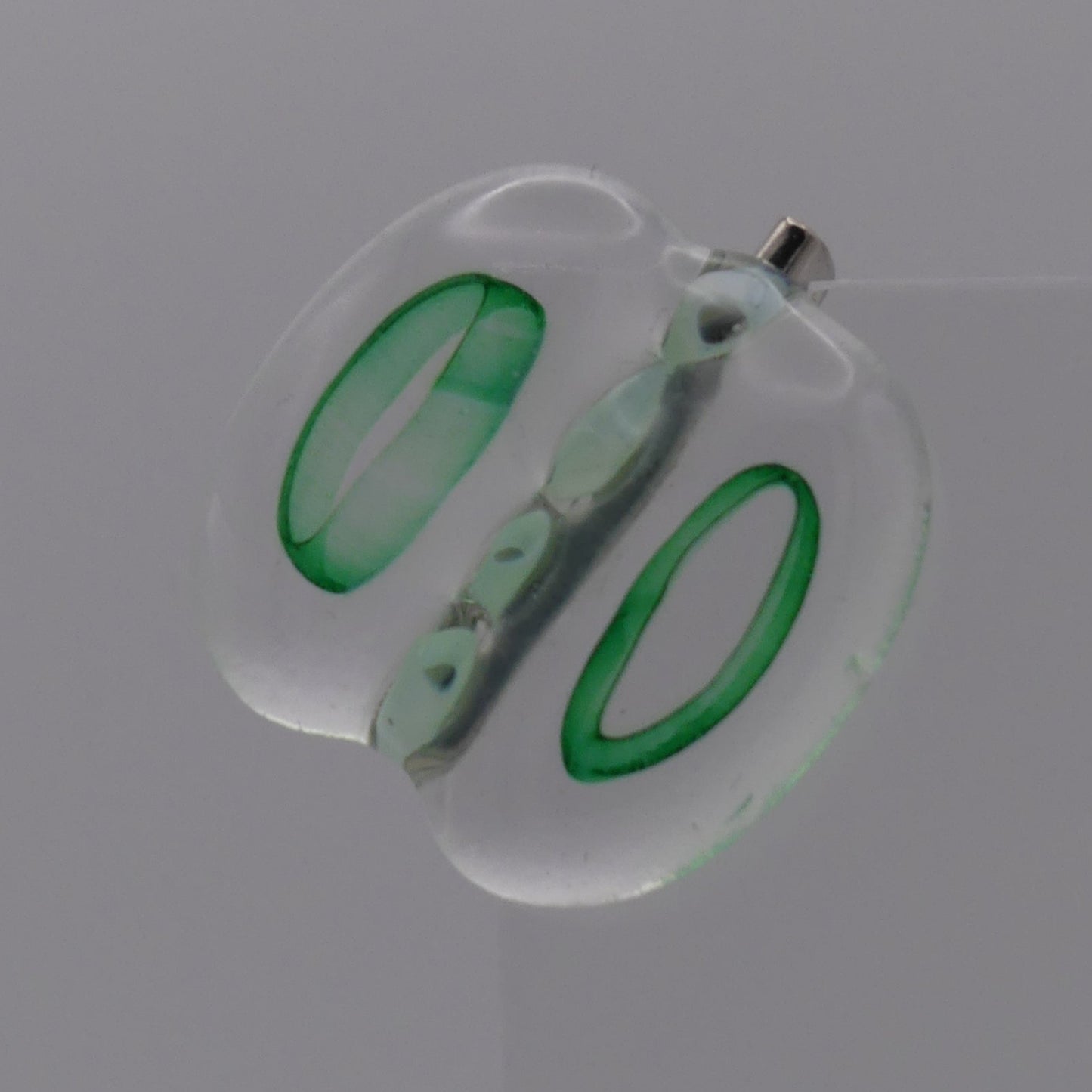 Broche transparent vert