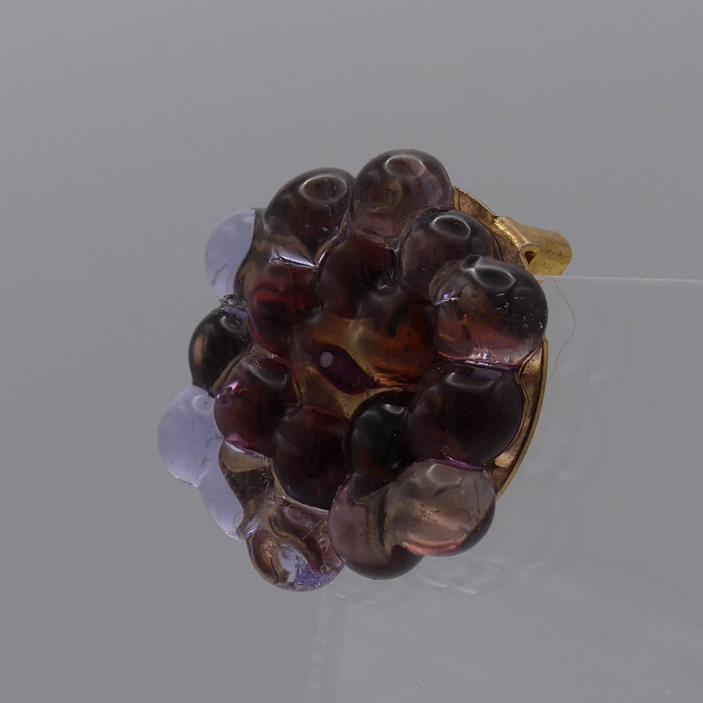 Broche transparent bordeaux