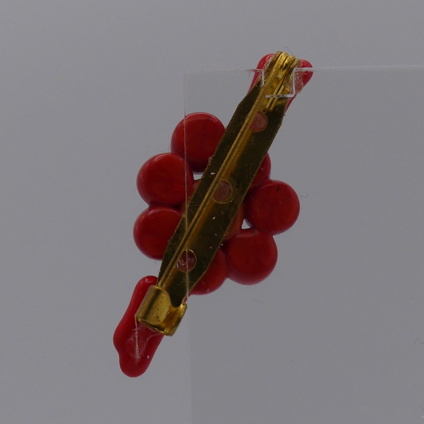 Broche rouge orange