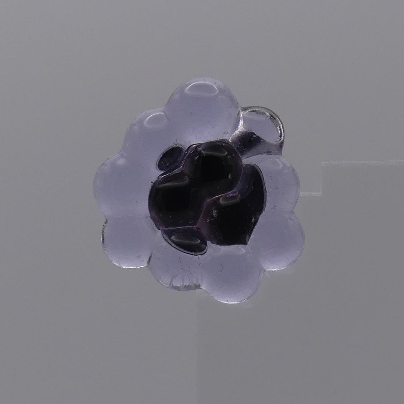 Broche violet transparent