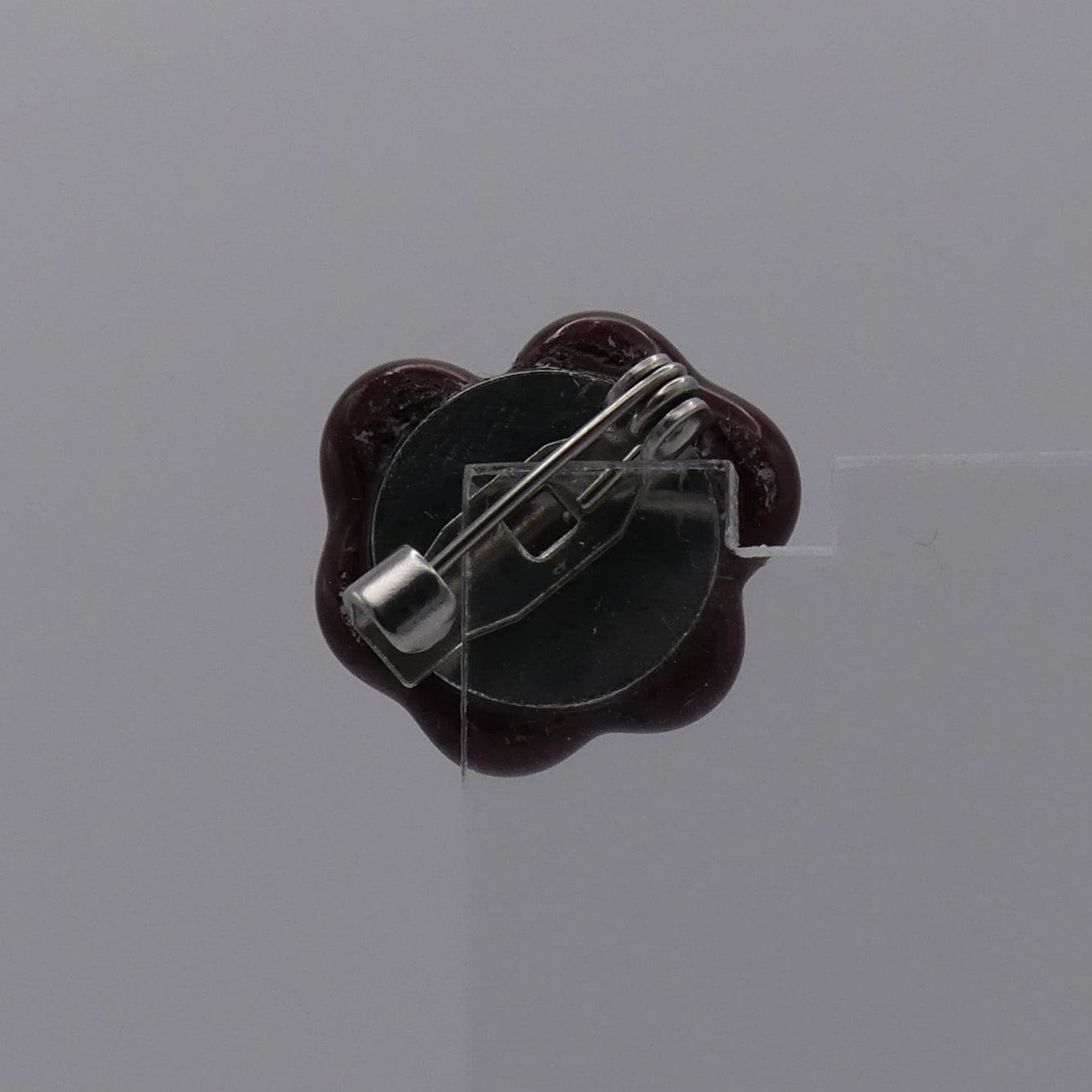 Broche bordeaux