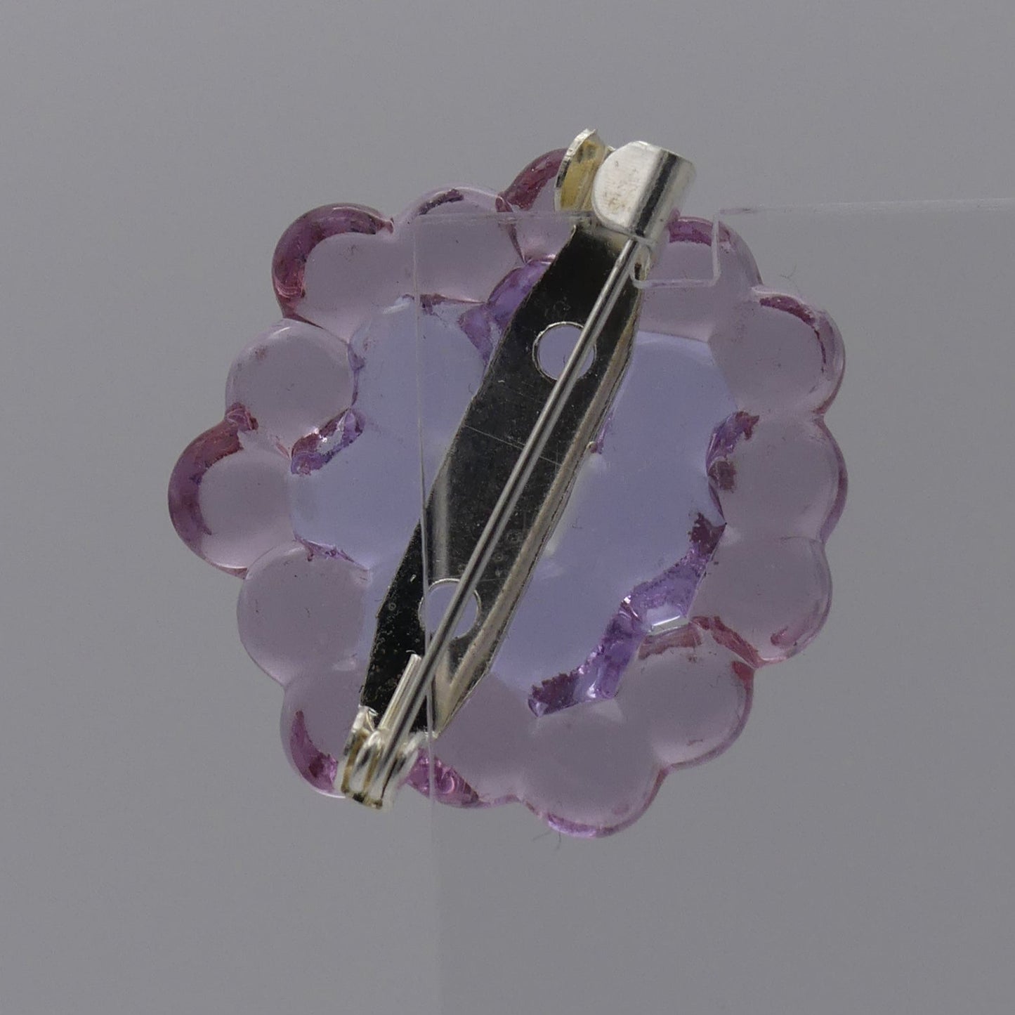 Broche transparent violet