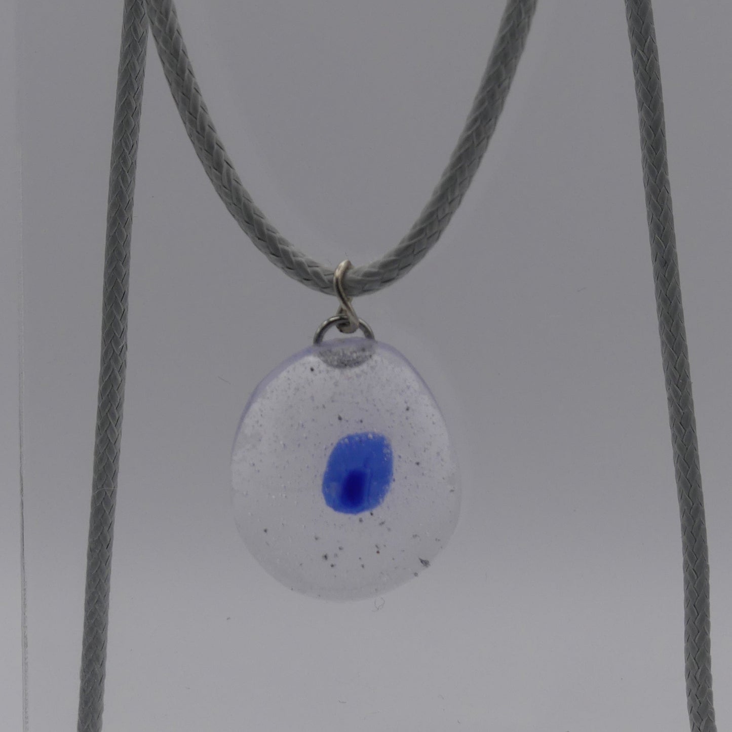 Collier bleu