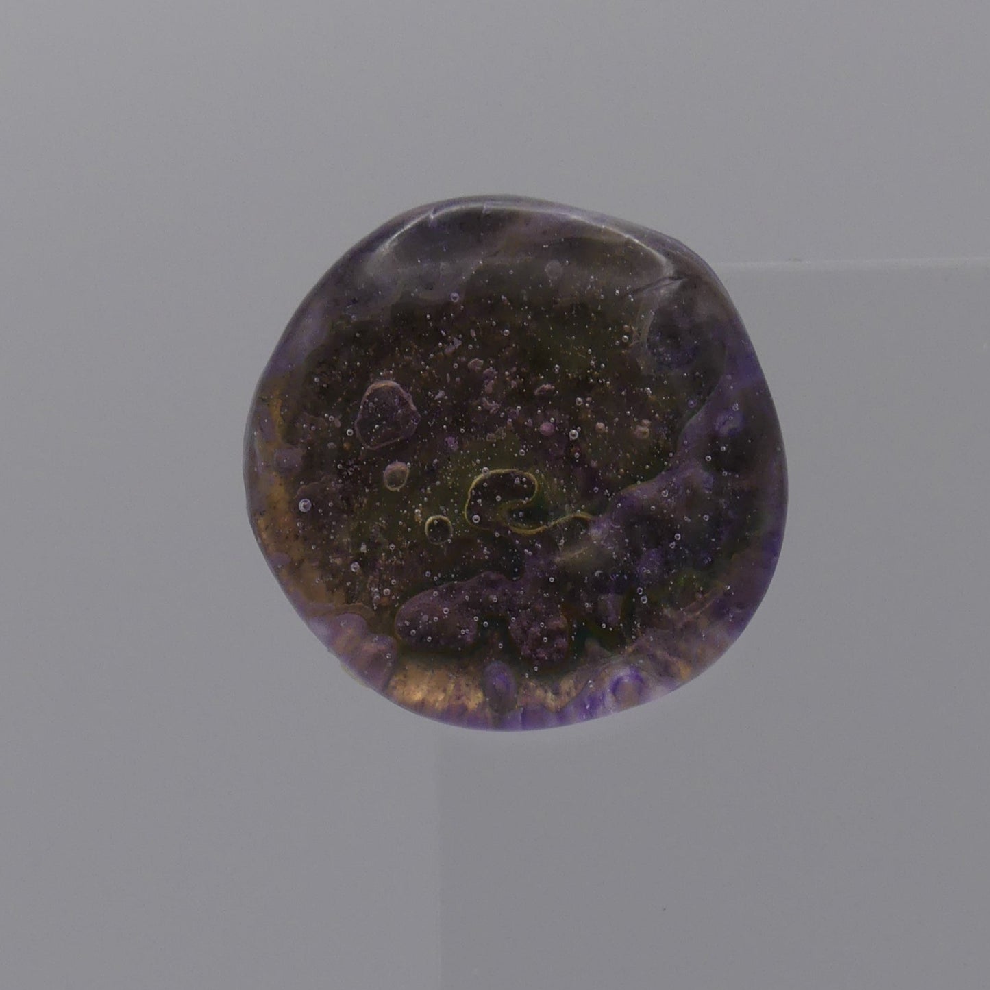 Broche violet transparent