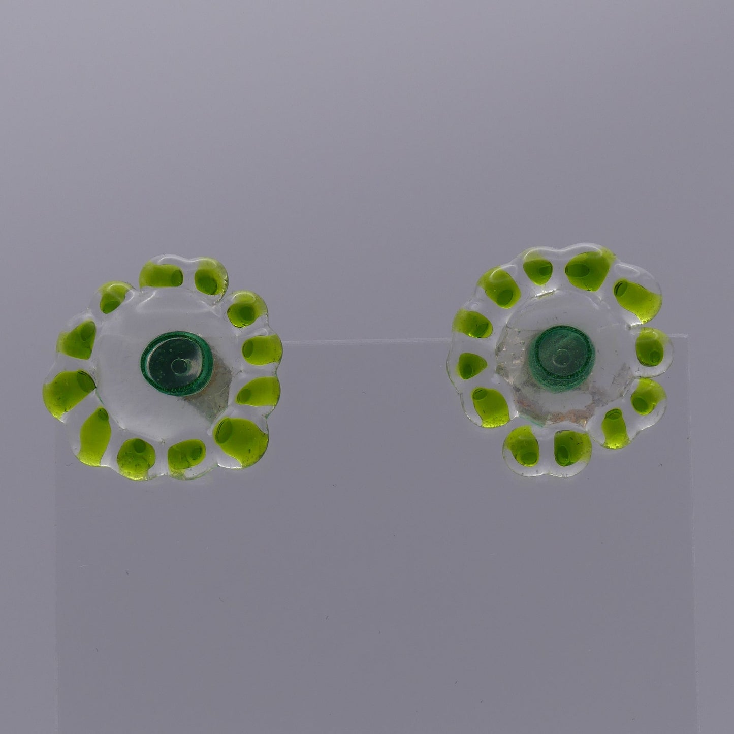 Clous d'oreilles vert