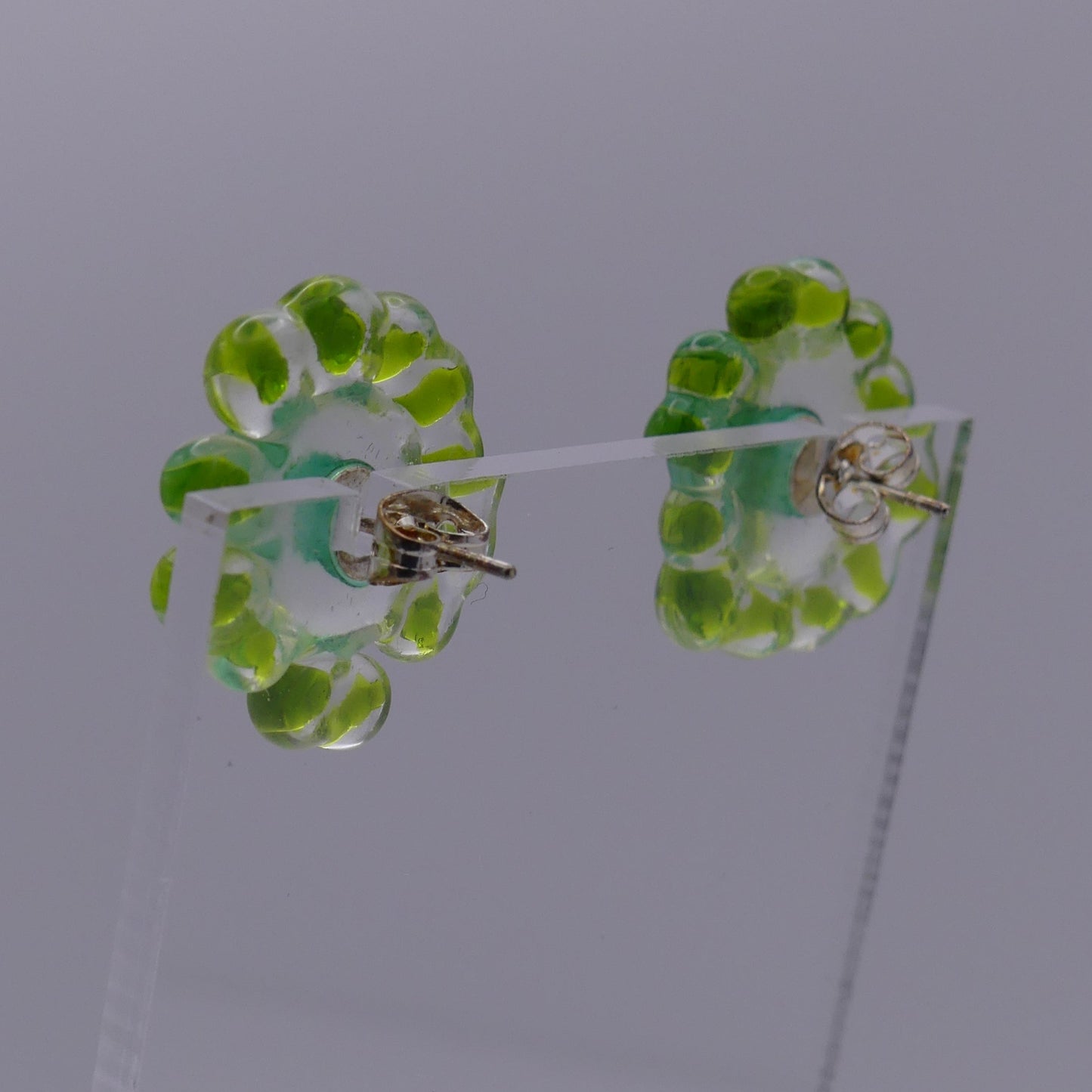 Clous d'oreilles vert